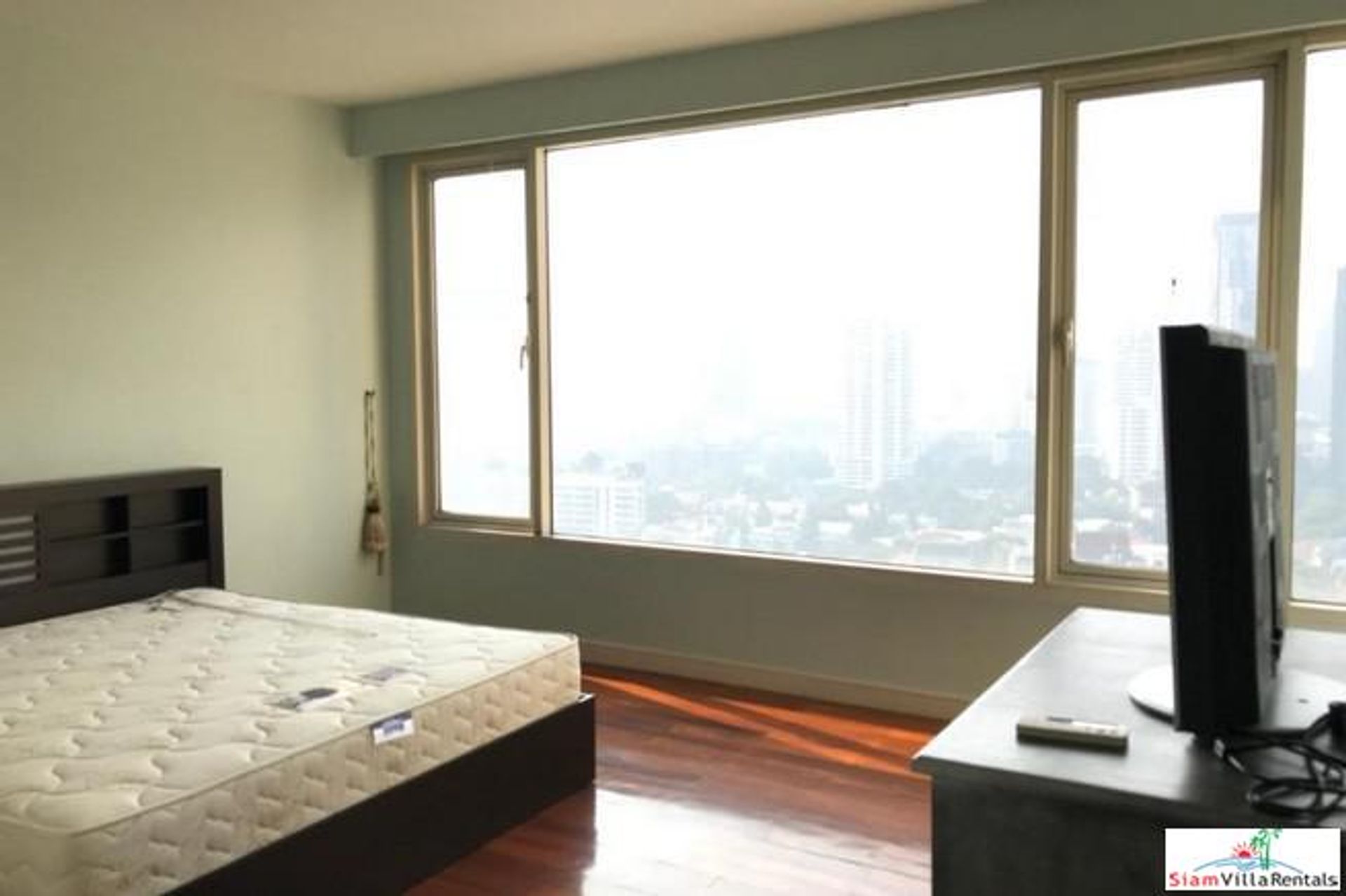 Condominium in Watthana, Krung Thep Maha Nakhon 10828216