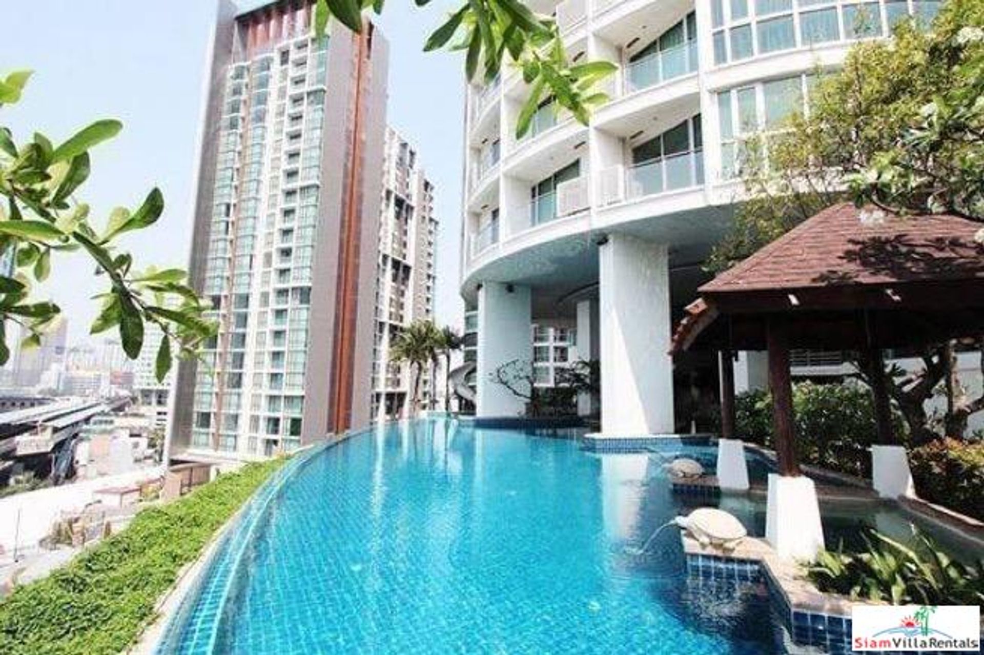 Condominium in Phra Khanong, Krung Thep Maha Nakhon 10828224