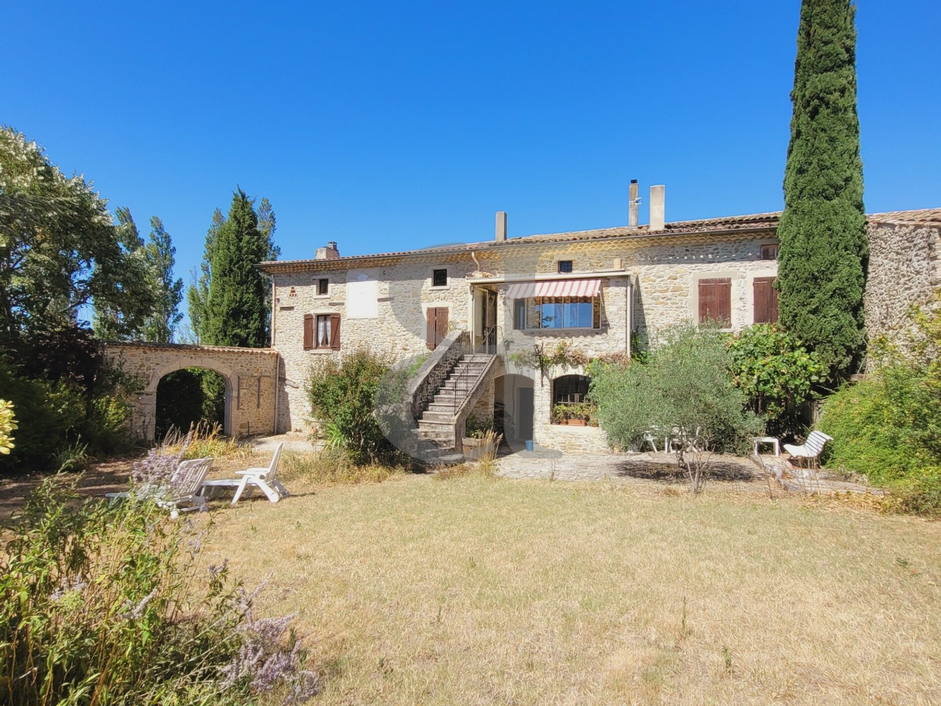 casa no La Bégude-de-Mazenc, Auvérnia-Ródano-Alpes 10828754