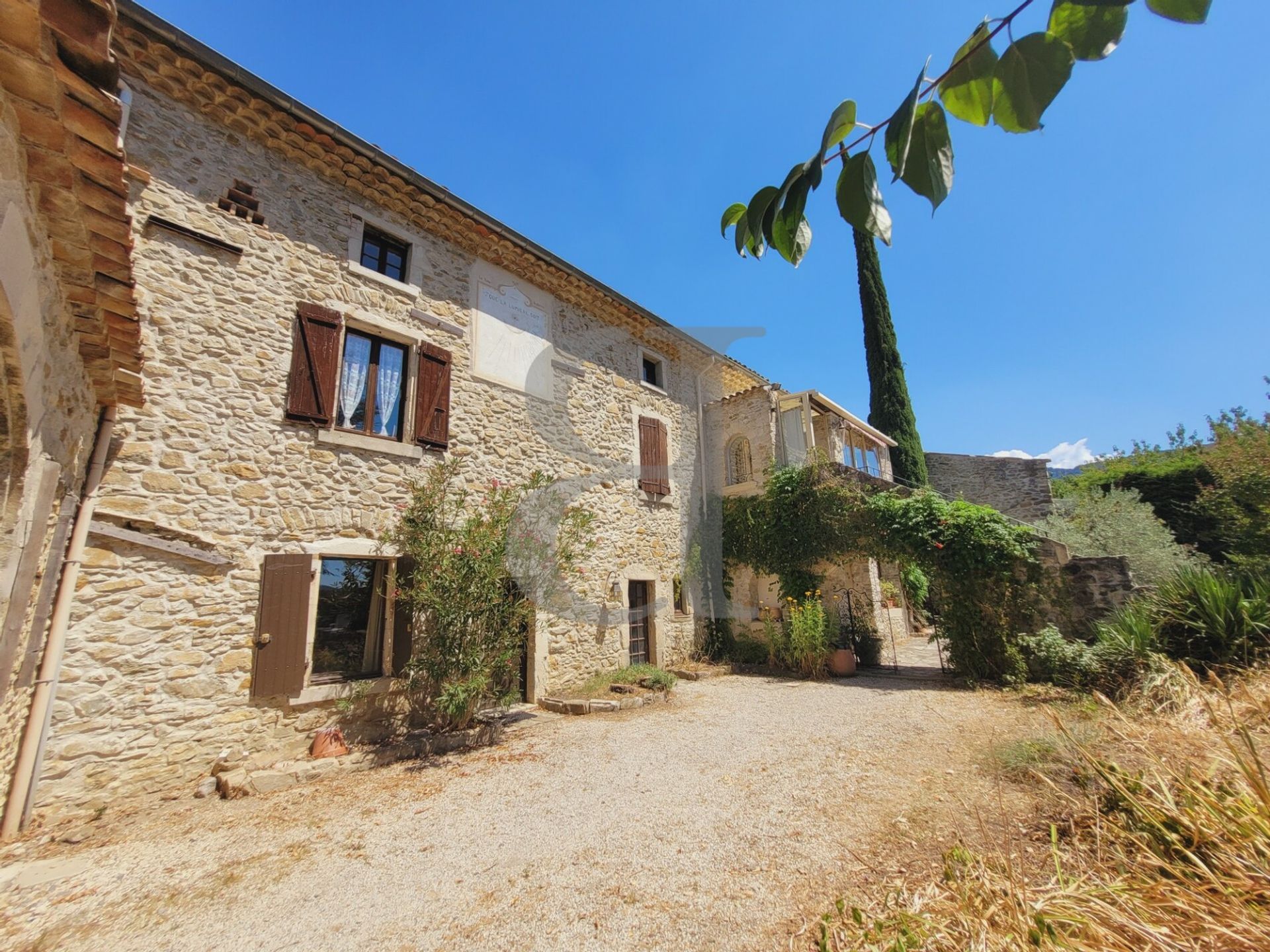 casa no La Bégude-de-Mazenc, Auvérnia-Ródano-Alpes 10828754