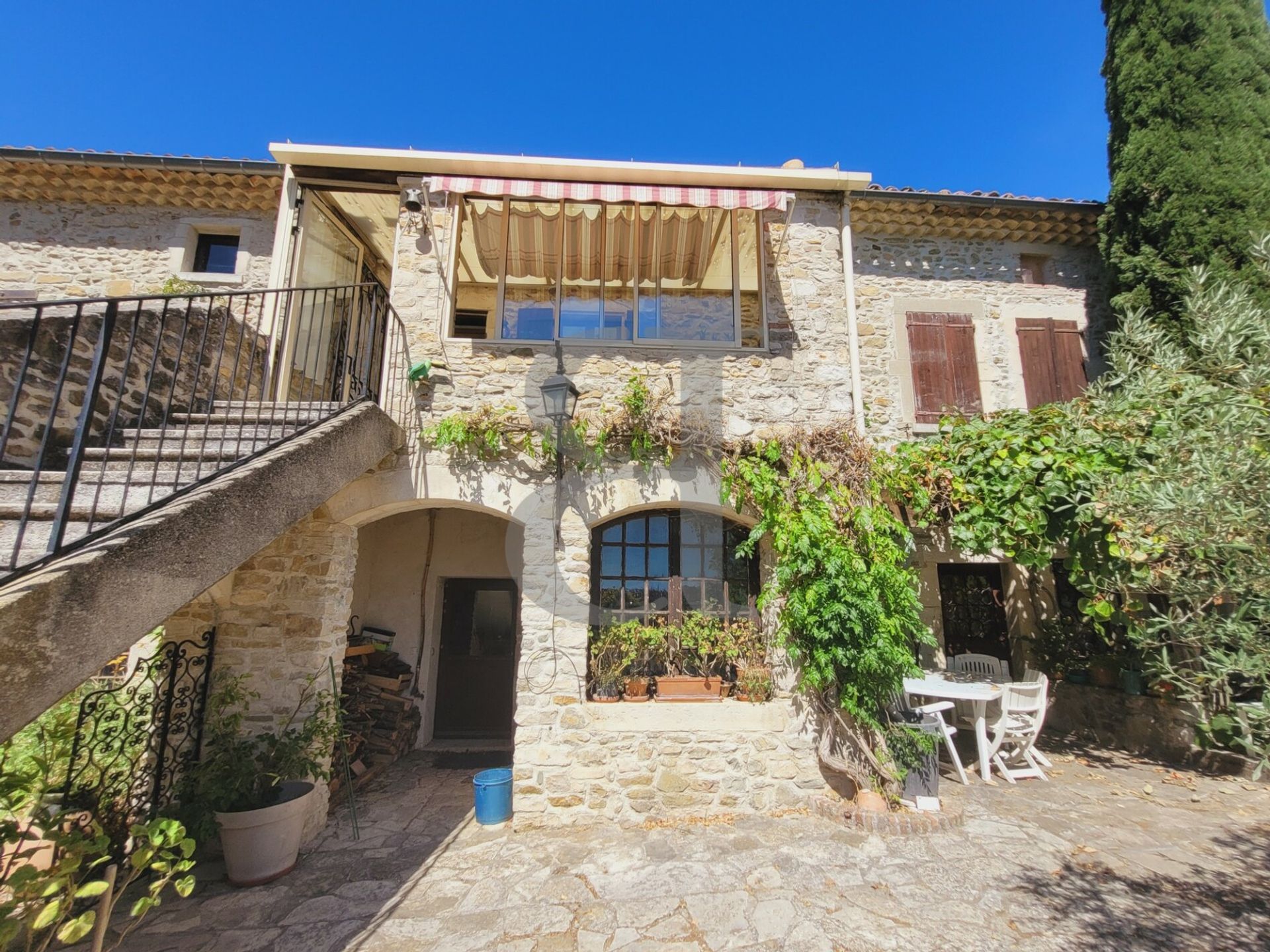 casa no La Bégude-de-Mazenc, Auvérnia-Ródano-Alpes 10828754