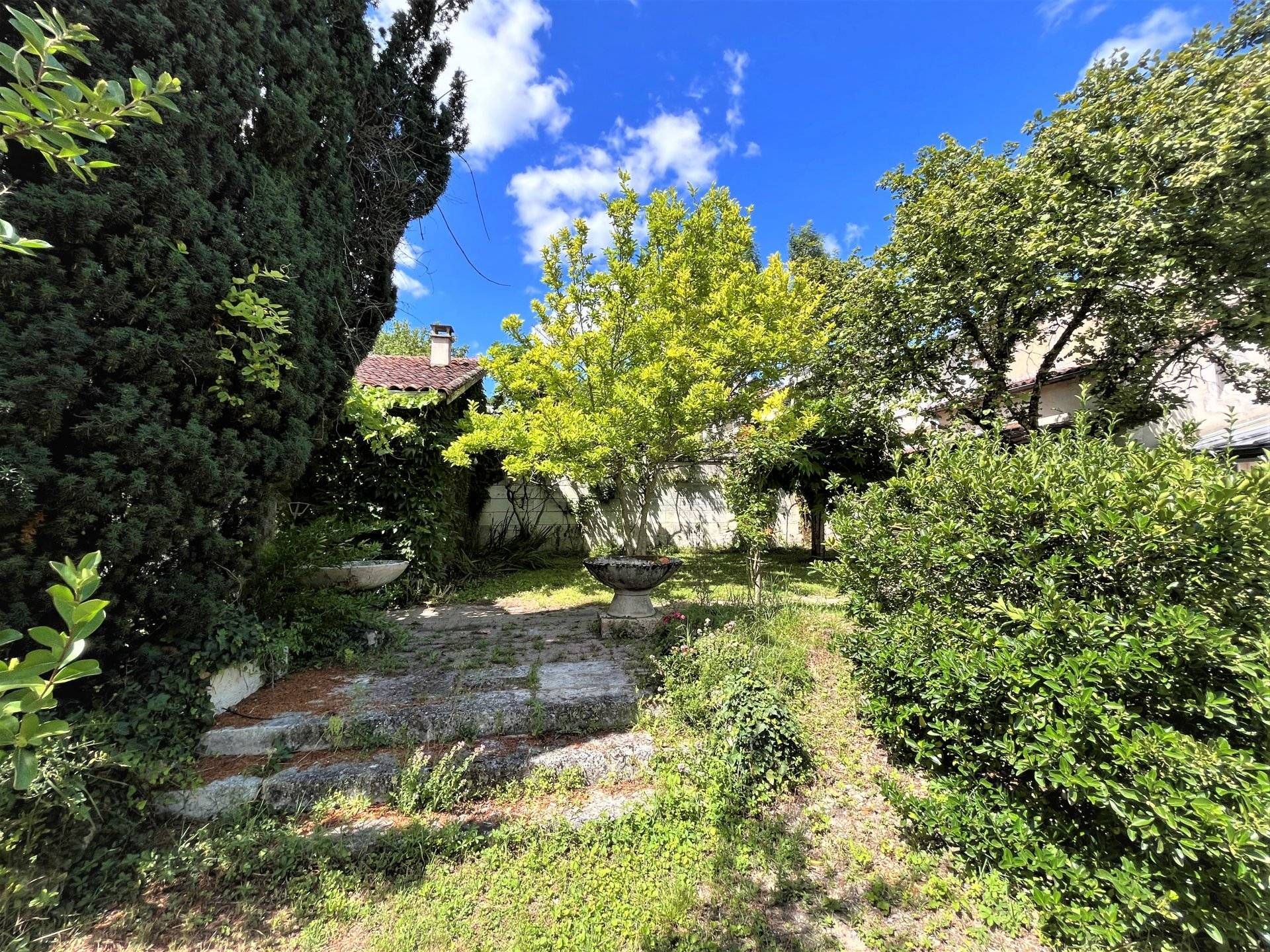 casa en Montmoreau, Nouvelle-Aquitaine 10828999