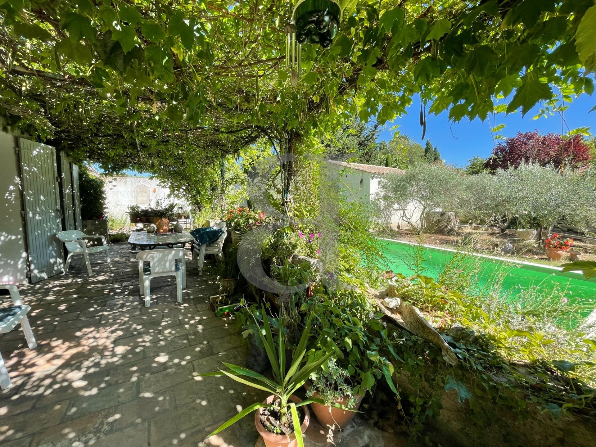 House in Saint-Remy-de-Provence, Provence-Alpes-Cote d'Azur 10829239