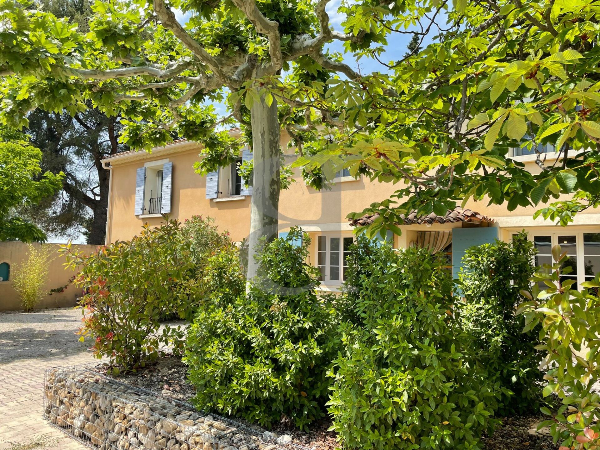 Otro en Sainte-Cecile-les-Vignes, Provence-Alpes-Cote d'Azur 10829256