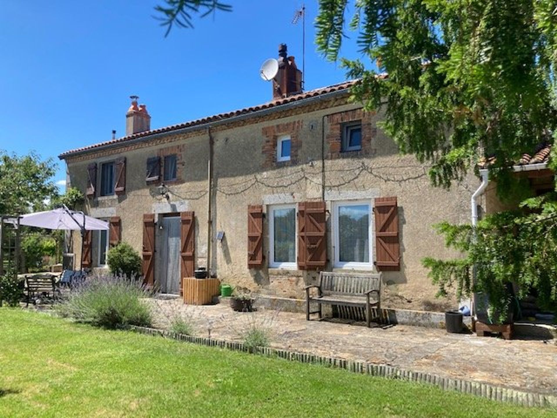 Hus i Bussiere-Poitevine, Nouvelle-Aquitaine 10829288