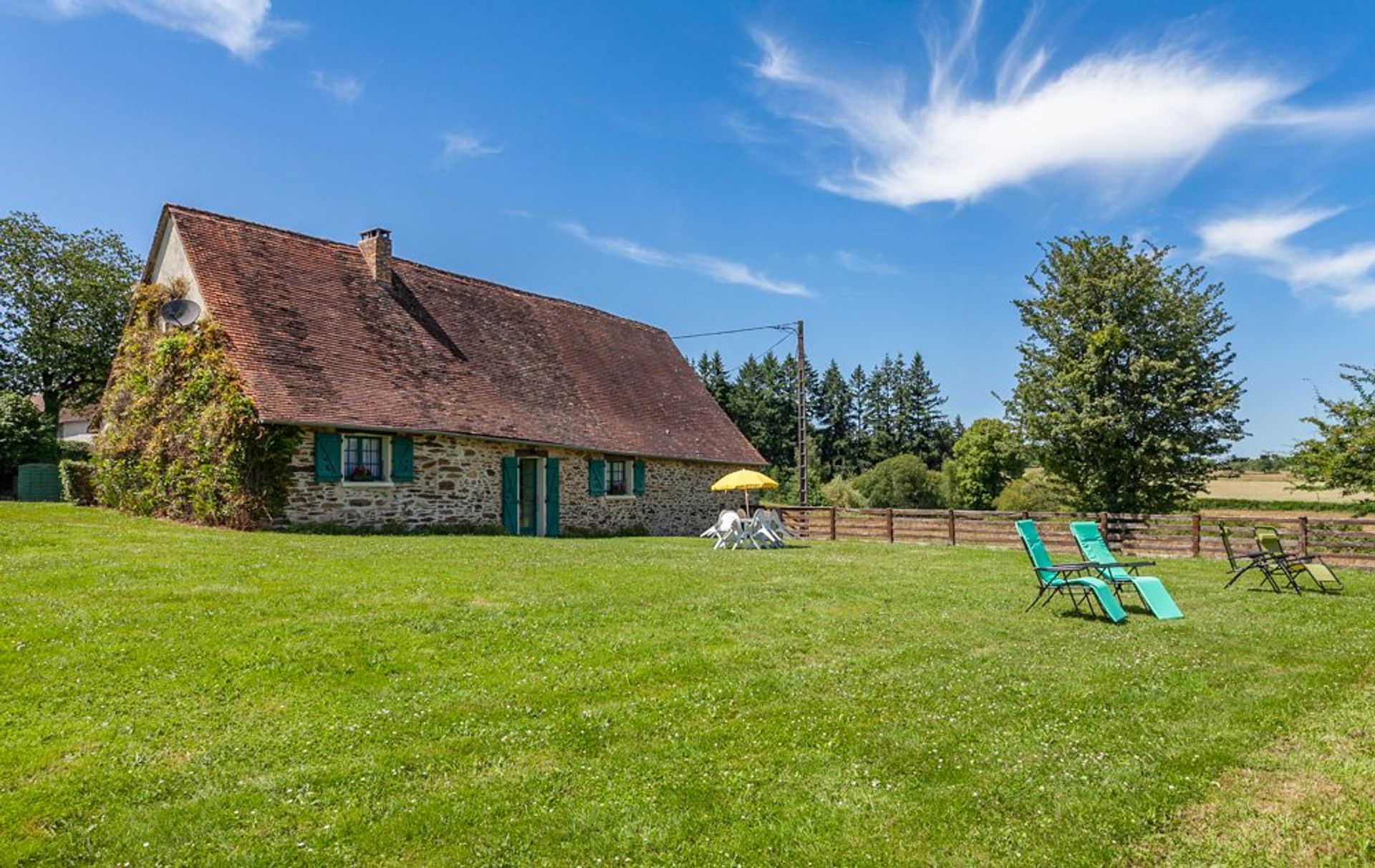 House in Saint-Priest-les-Fougères, Nouvelle-Aquitaine 10829312