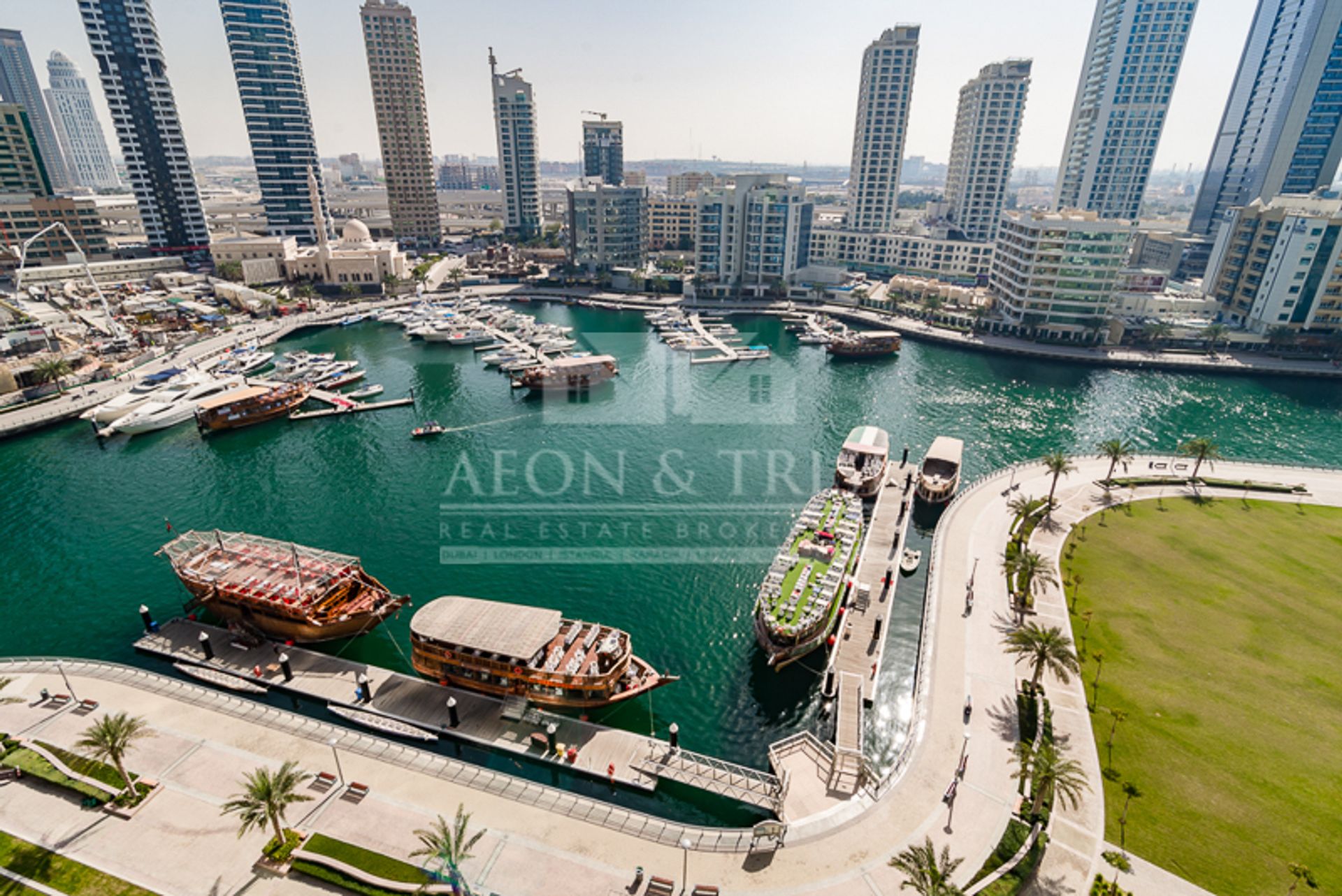 Condominium in Dubai, Dubai 10829338