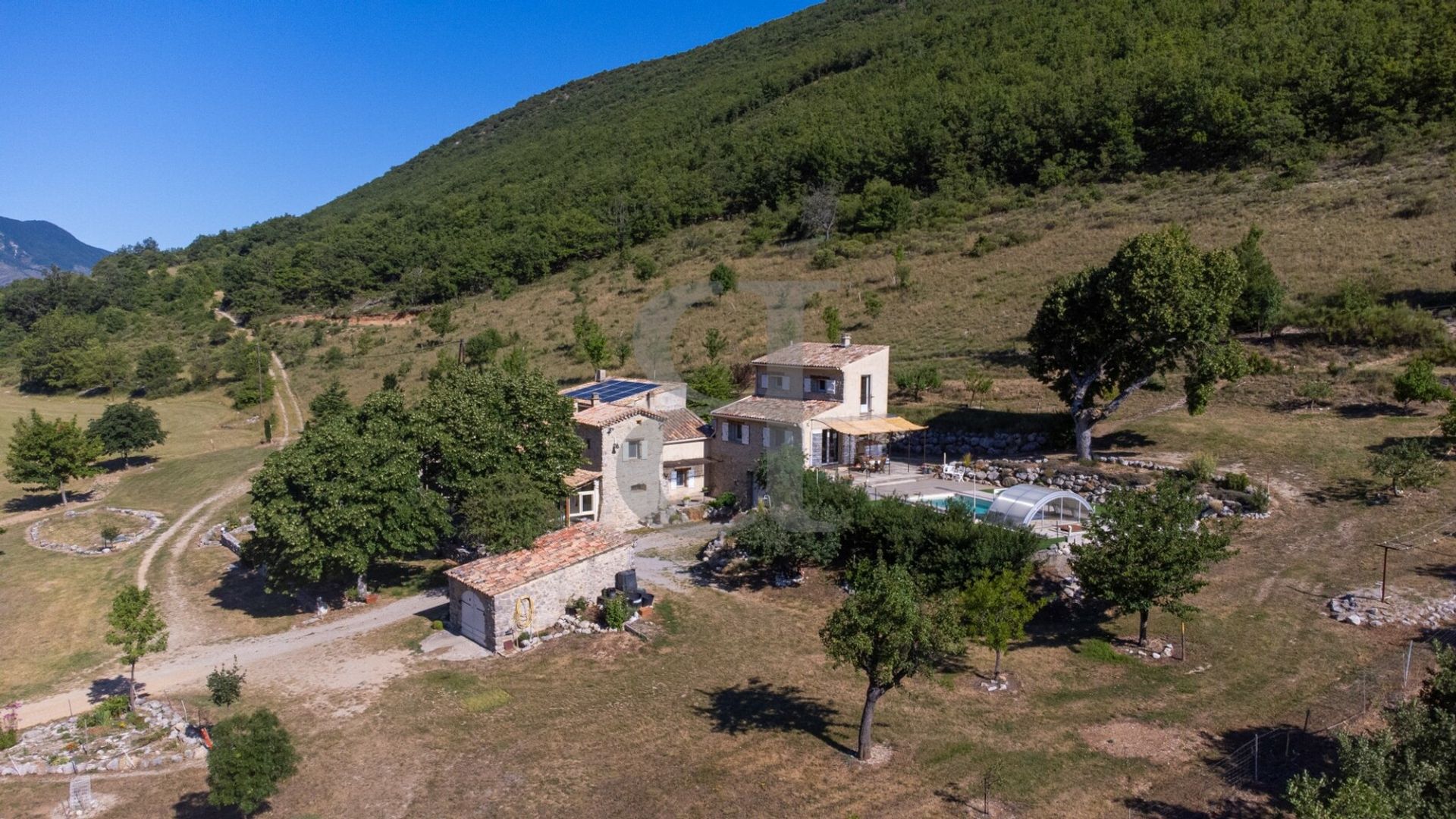 بيت في Sisteron, Provence-Alpes-Cote d'Azur 10829360