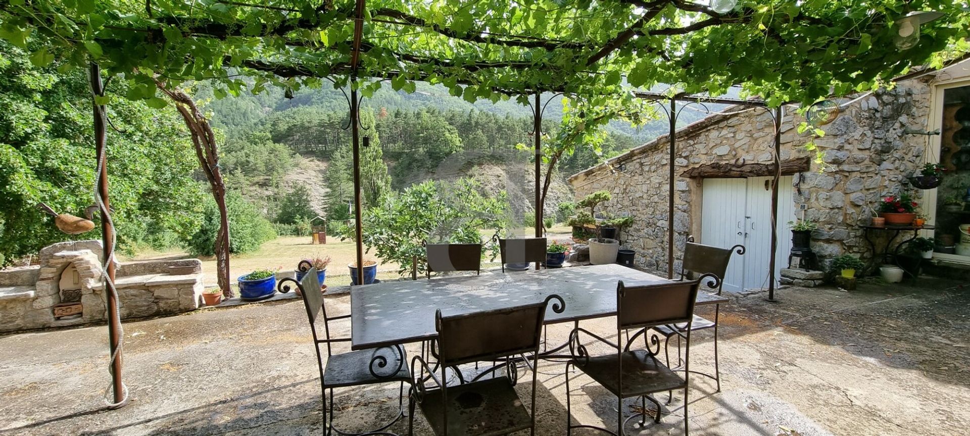 rumah dalam Sisteron, Provence-Alpes-Côte d'Azur 10829360