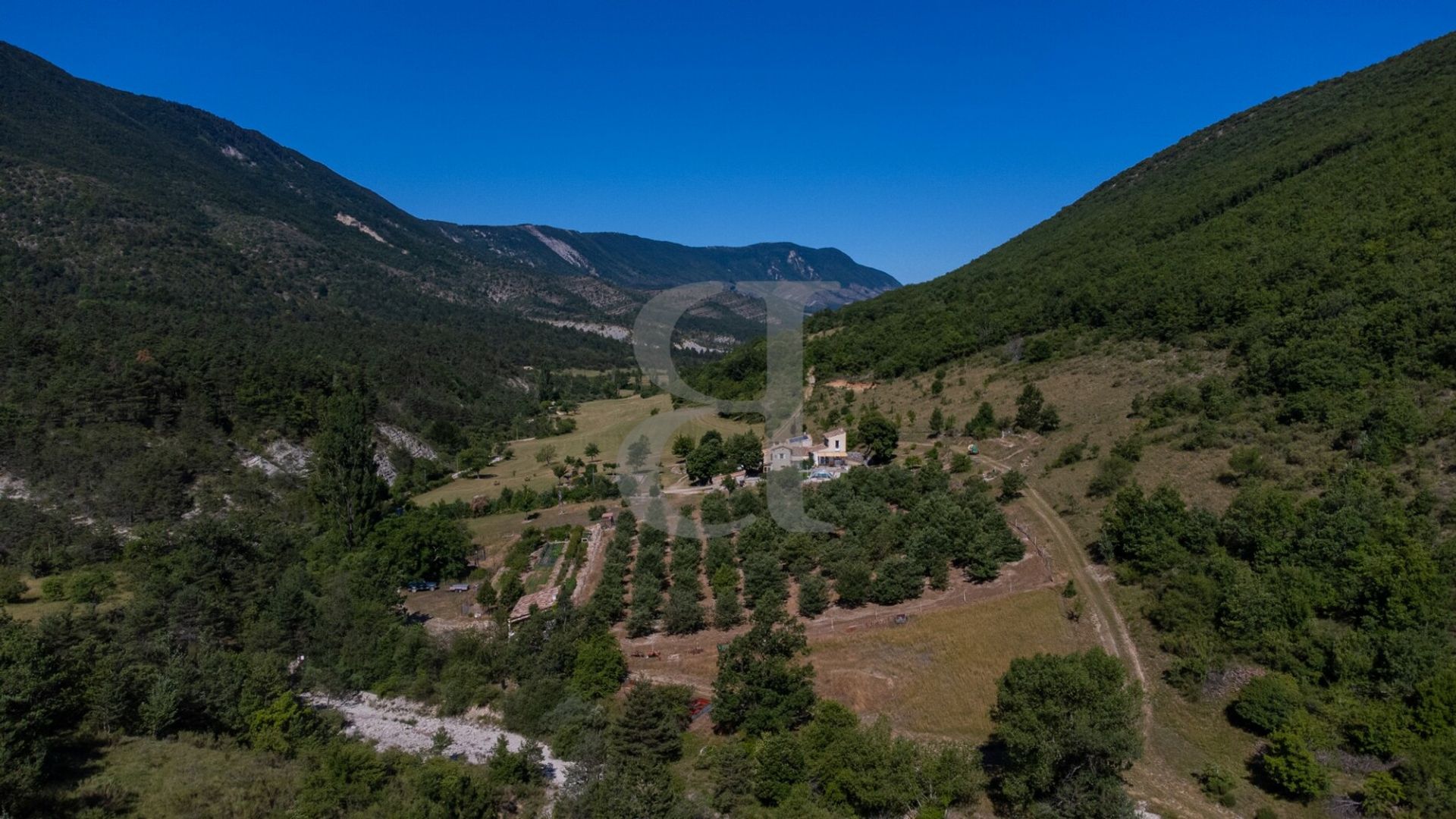 rumah dalam Sisteron, Provence-Alpes-Côte d'Azur 10829360