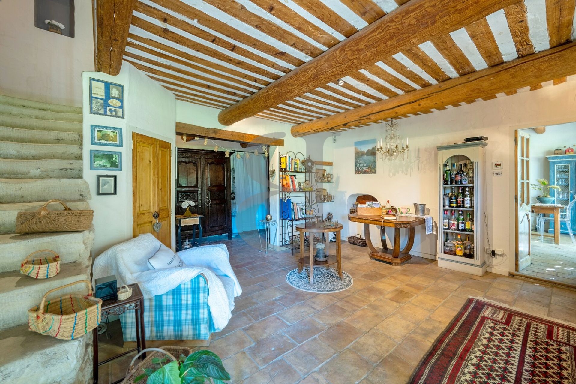 Talo sisään L'Isle-sur-la-Sorgue, Provence-Alpes-Côte d'Azur 10829387