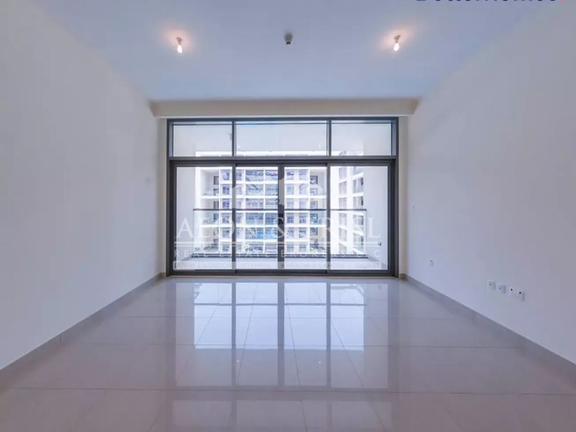 Condominium in Warisan, Dubayy 10829406