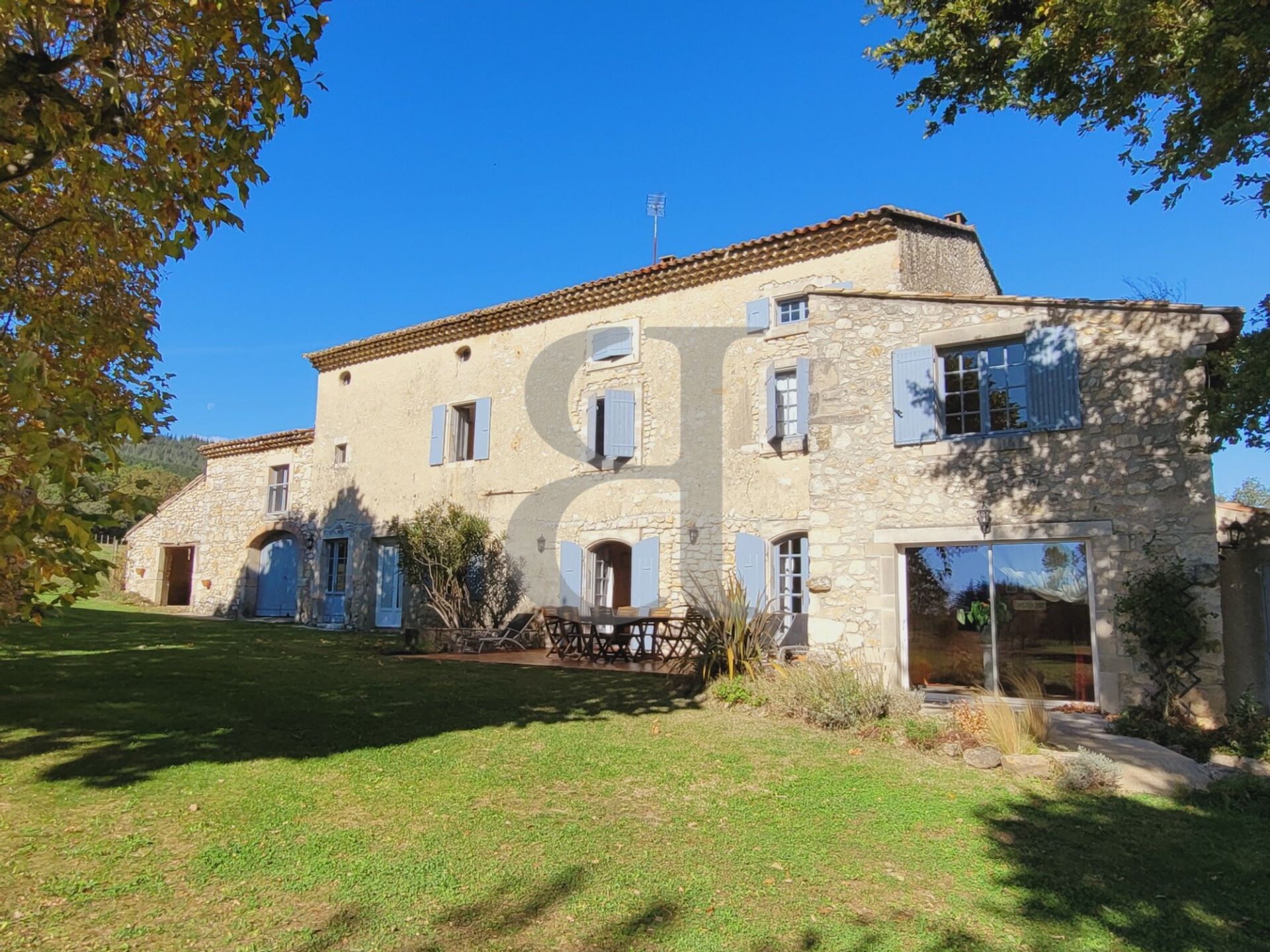 Inny w Montelimar, Auvergne-Rhone-Alpes 10829528