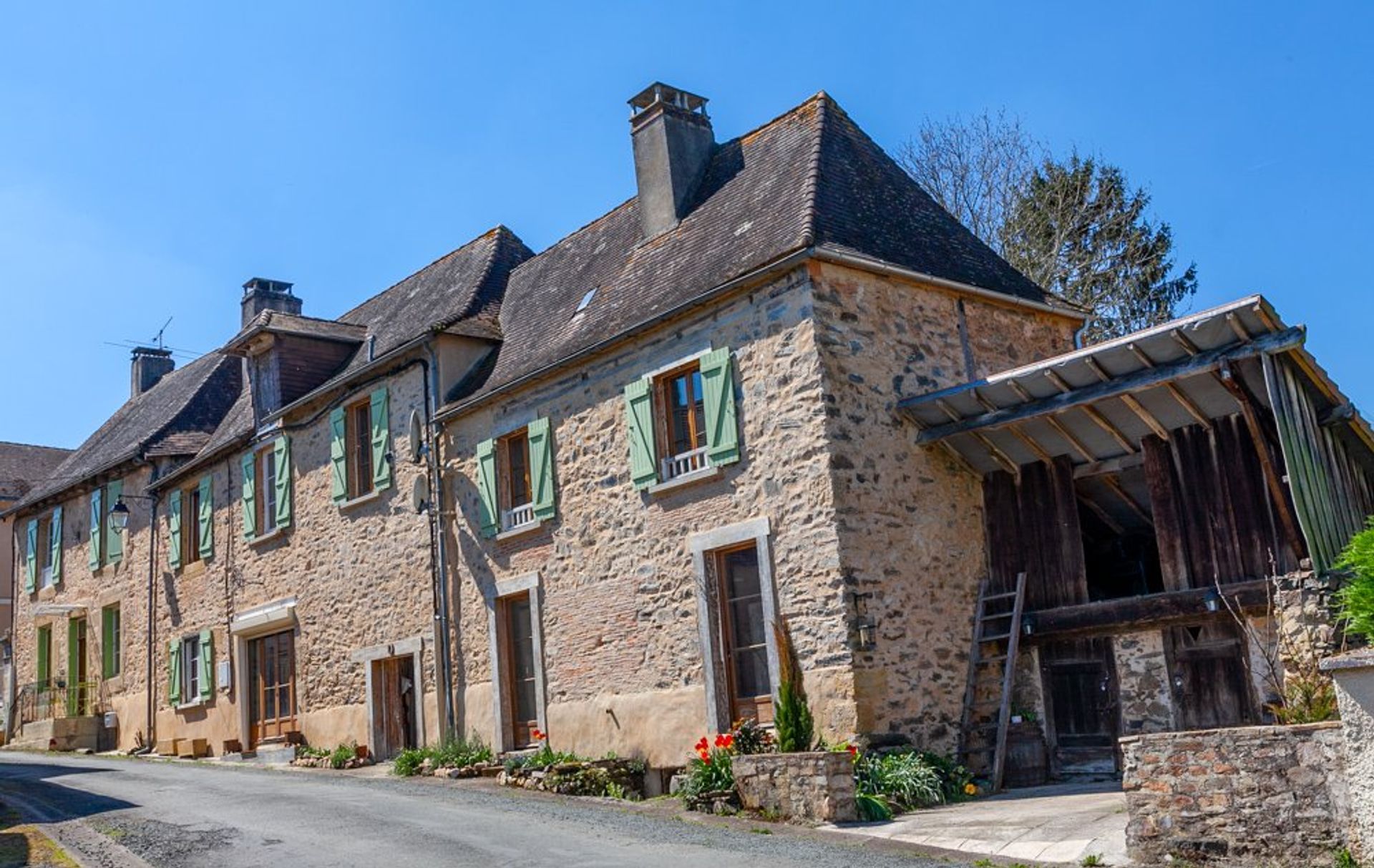 casa en Sarrazac, Nouvelle-Aquitaine 10829800