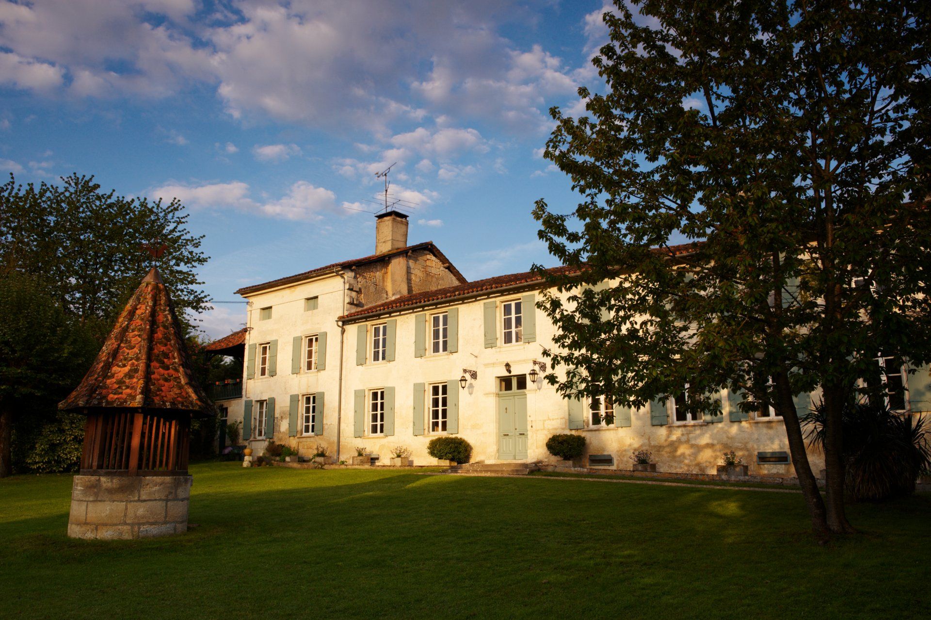 Hus i Aubeterre-sur-Dronne, Nouvelle-Aquitaine 10829803