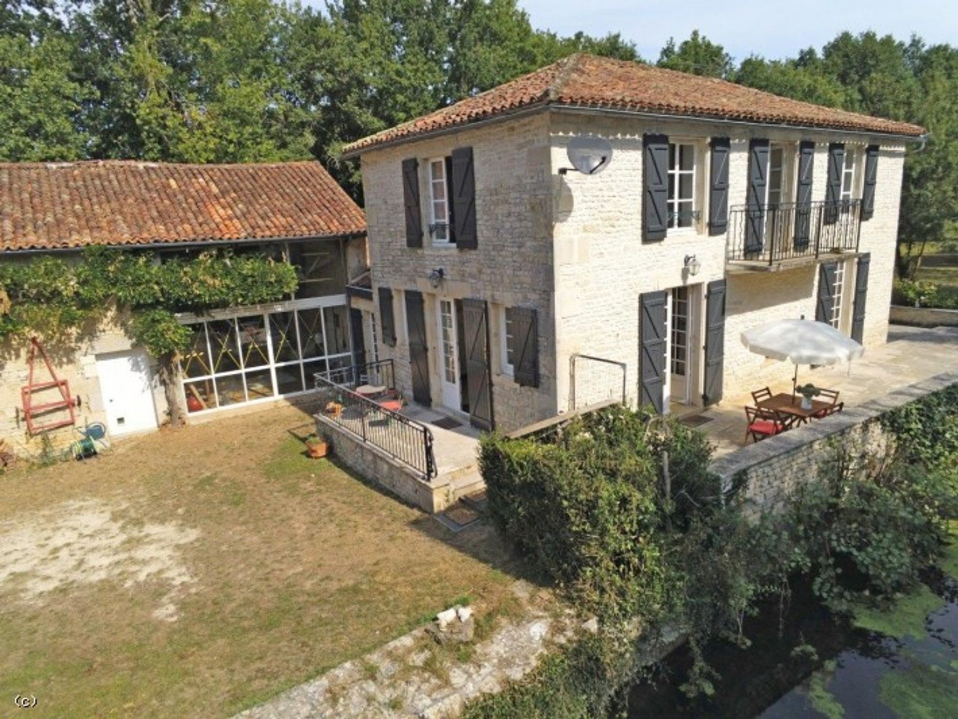 Andere in Nanteuil-en-Vallée, Nouvelle-Aquitaine 10829899