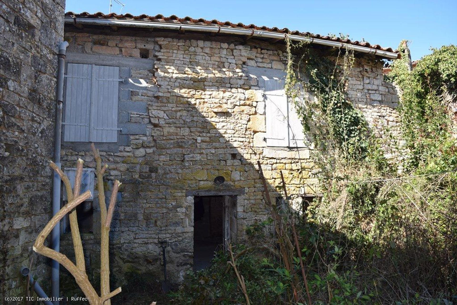 Hus i Ruffec, Nouvelle-Aquitaine 10830008