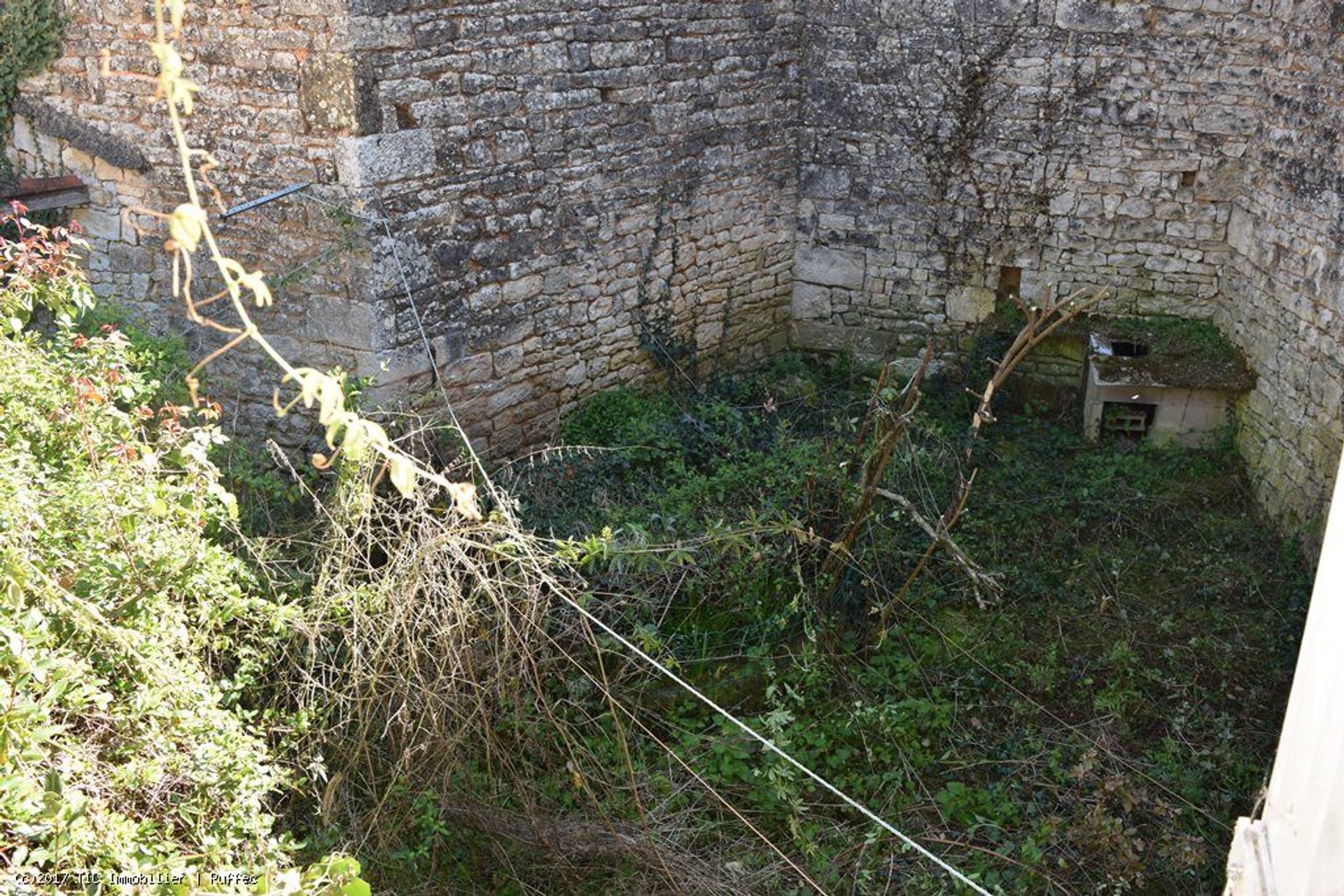 rumah dalam Ruffec, Nouvelle-Aquitaine 10830008