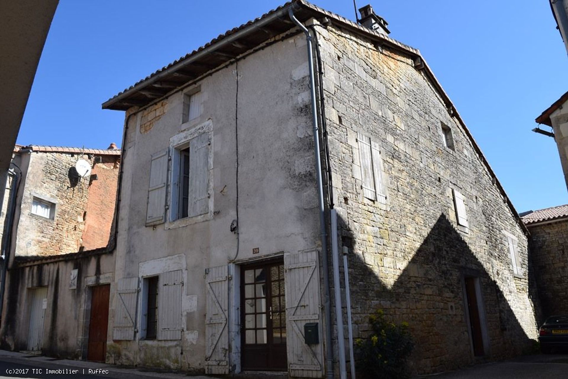 Casa nel Ruffec, Nouvelle-Aquitaine 10830008