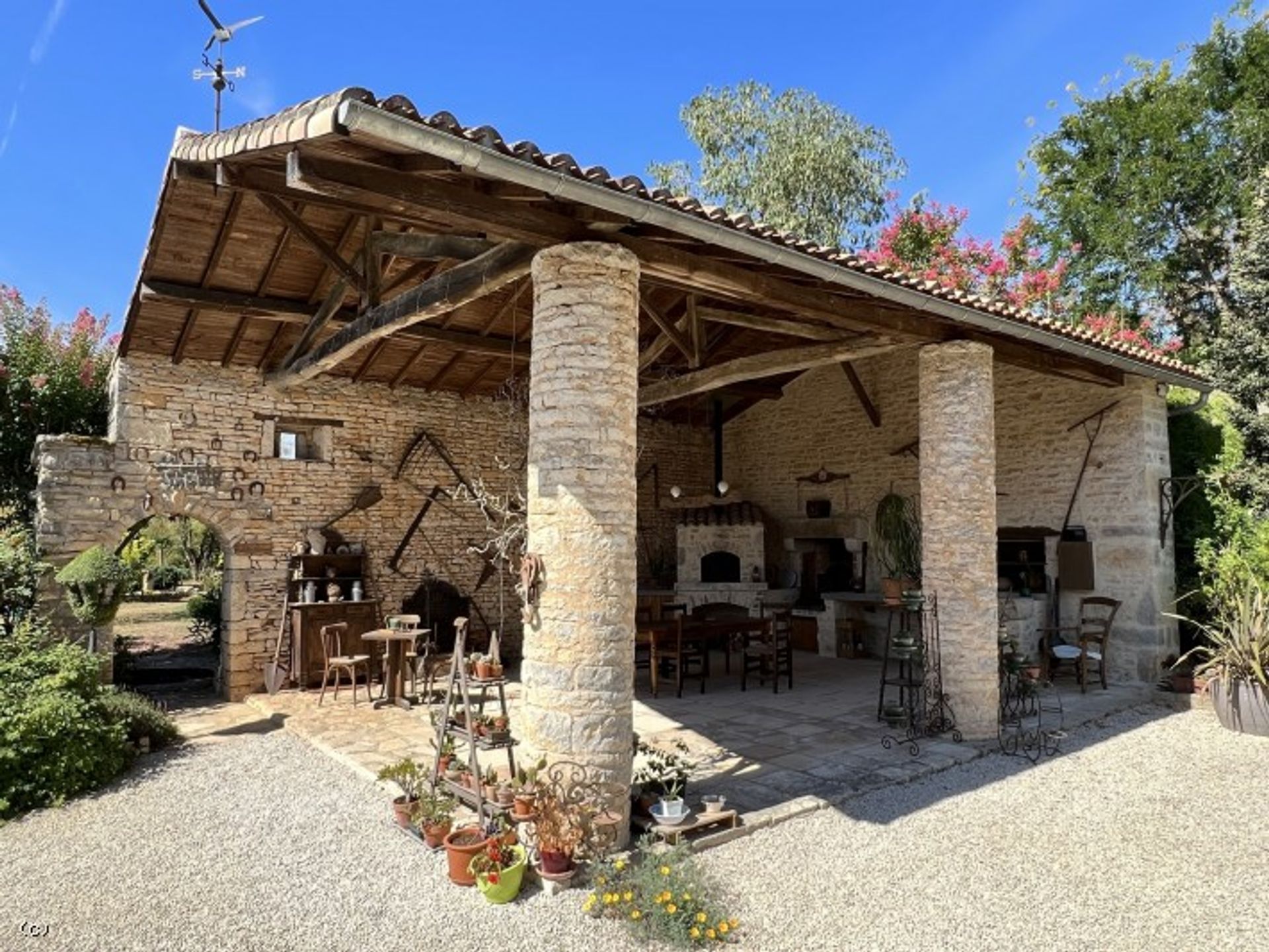 casa no Chaunay, Nouvelle-Aquitaine 10830204