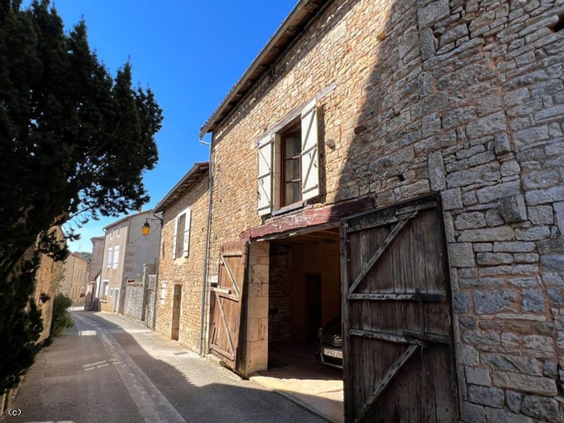 casa en Nanteuil-en-Vallée, Nouvelle-Aquitaine 10830211