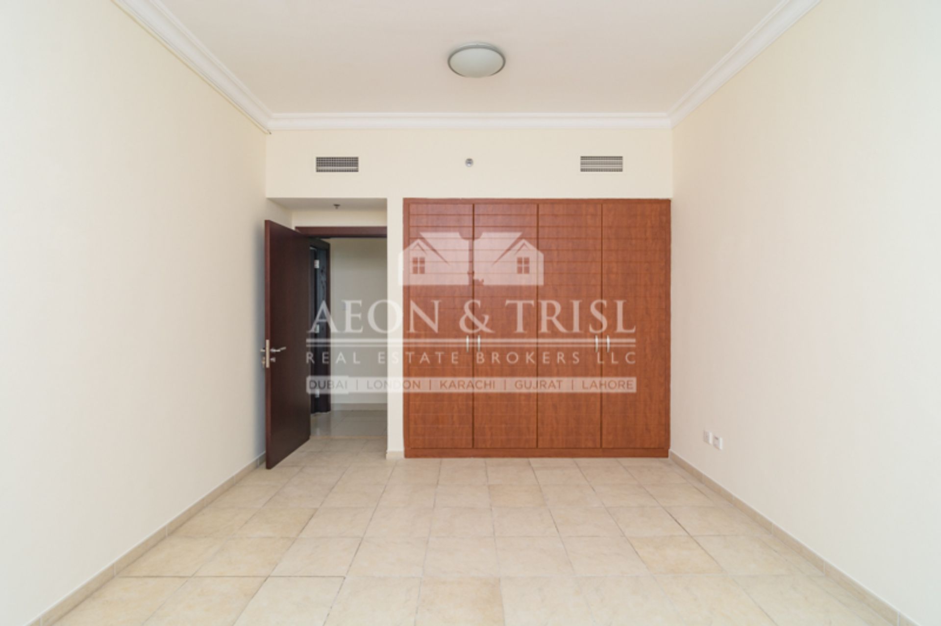 Condominium in Dubai, Dubayy 10830523