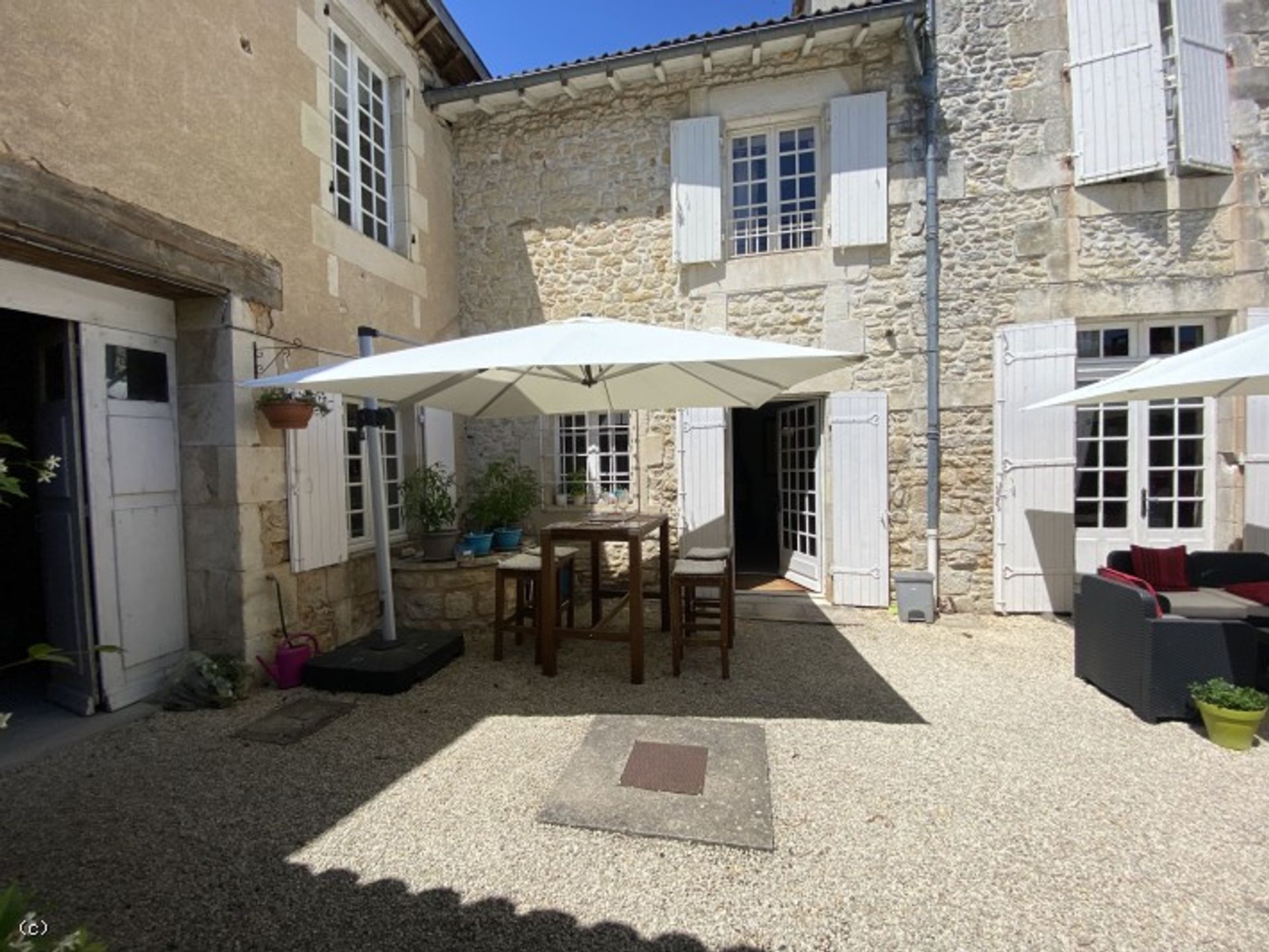 casa no Civray, Nouvelle-Aquitaine 10830671