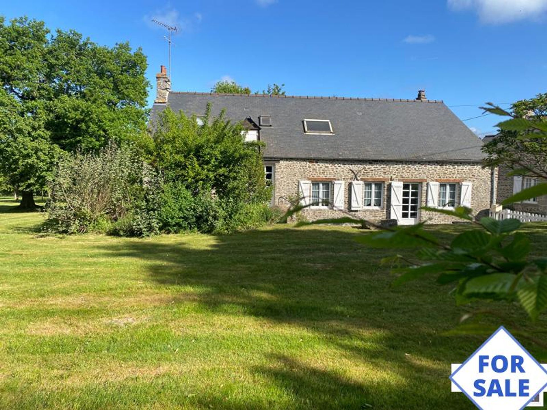 casa en Neuilly-le-Vendin, Pays de la Loire 10831236