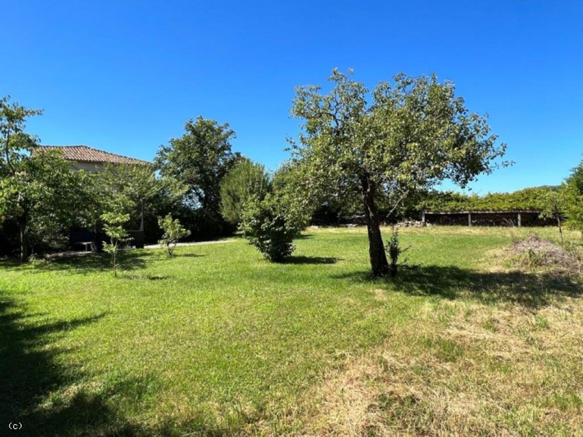 casa en Nanteuil-en-Vallée, Nouvelle-Aquitaine 10831265