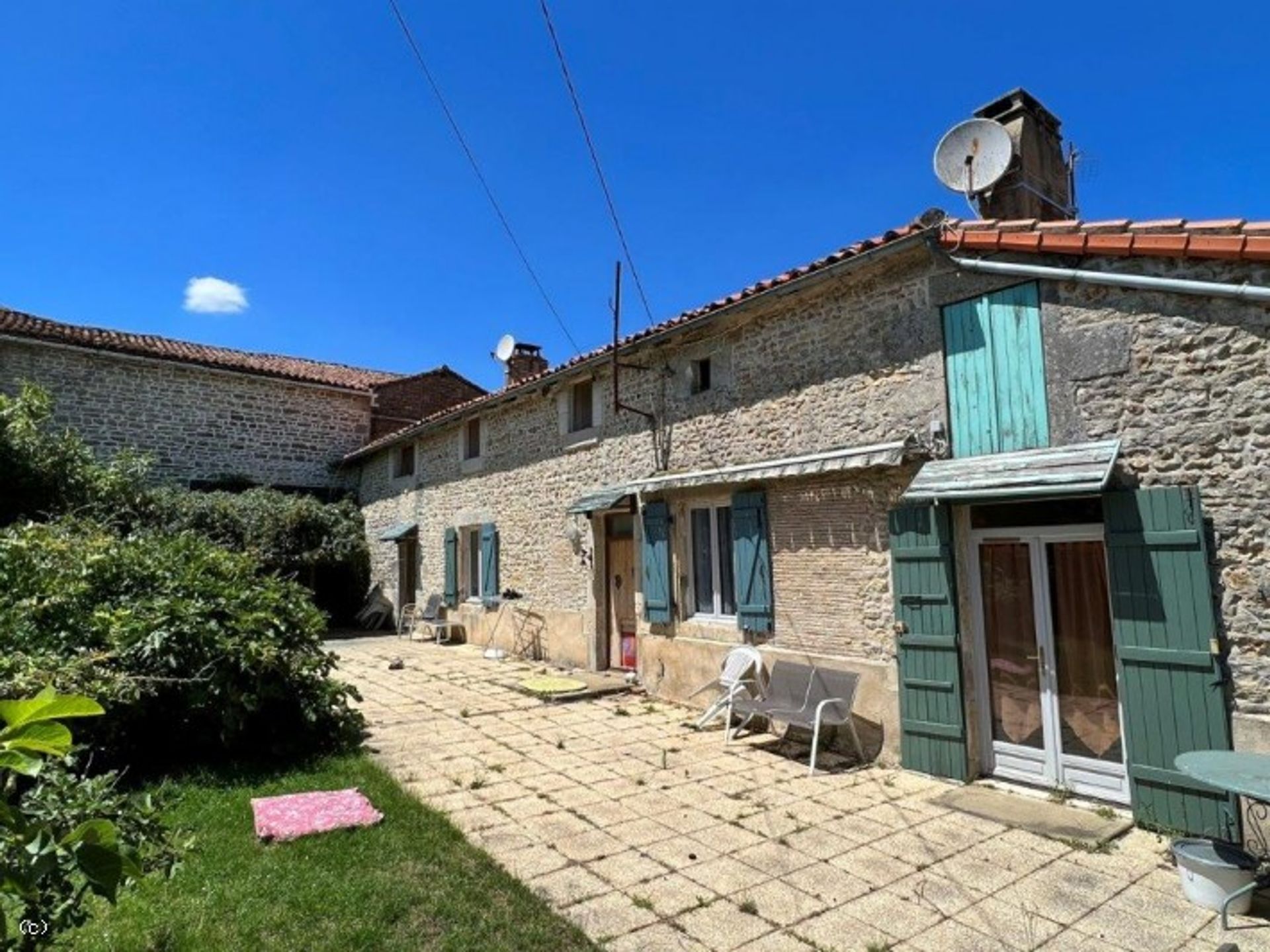 Huis in Nanteuil-en-Vallée, Nouvelle-Aquitaine 10831265