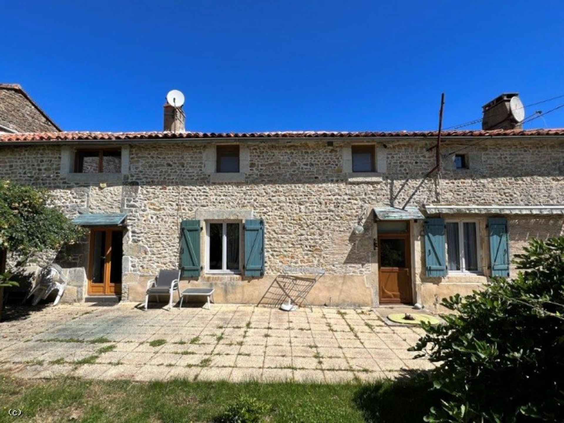 Huis in Nanteuil-en-Vallée, Nouvelle-Aquitaine 10831265