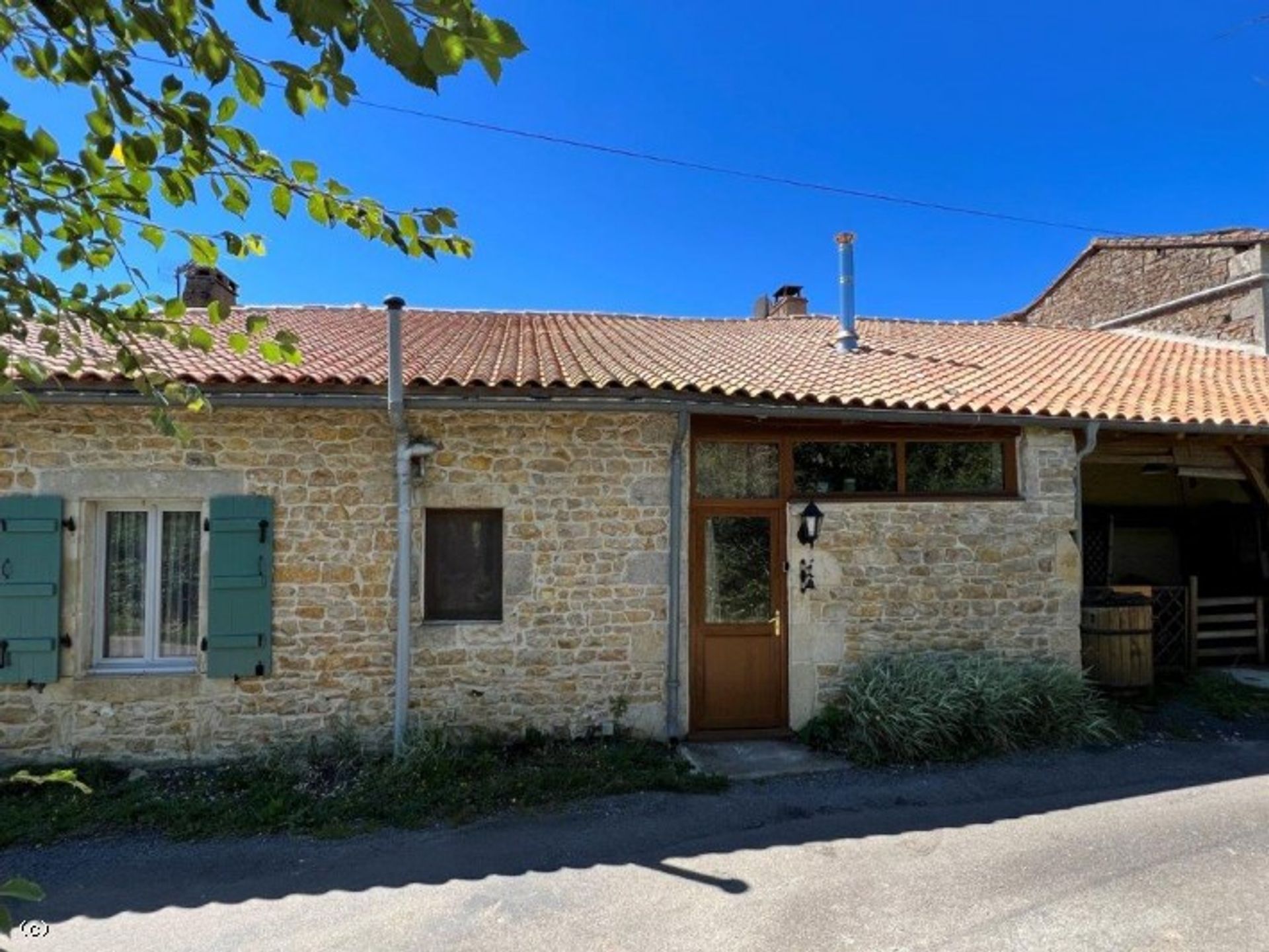 Huis in Nanteuil-en-Vallée, Nouvelle-Aquitaine 10831265