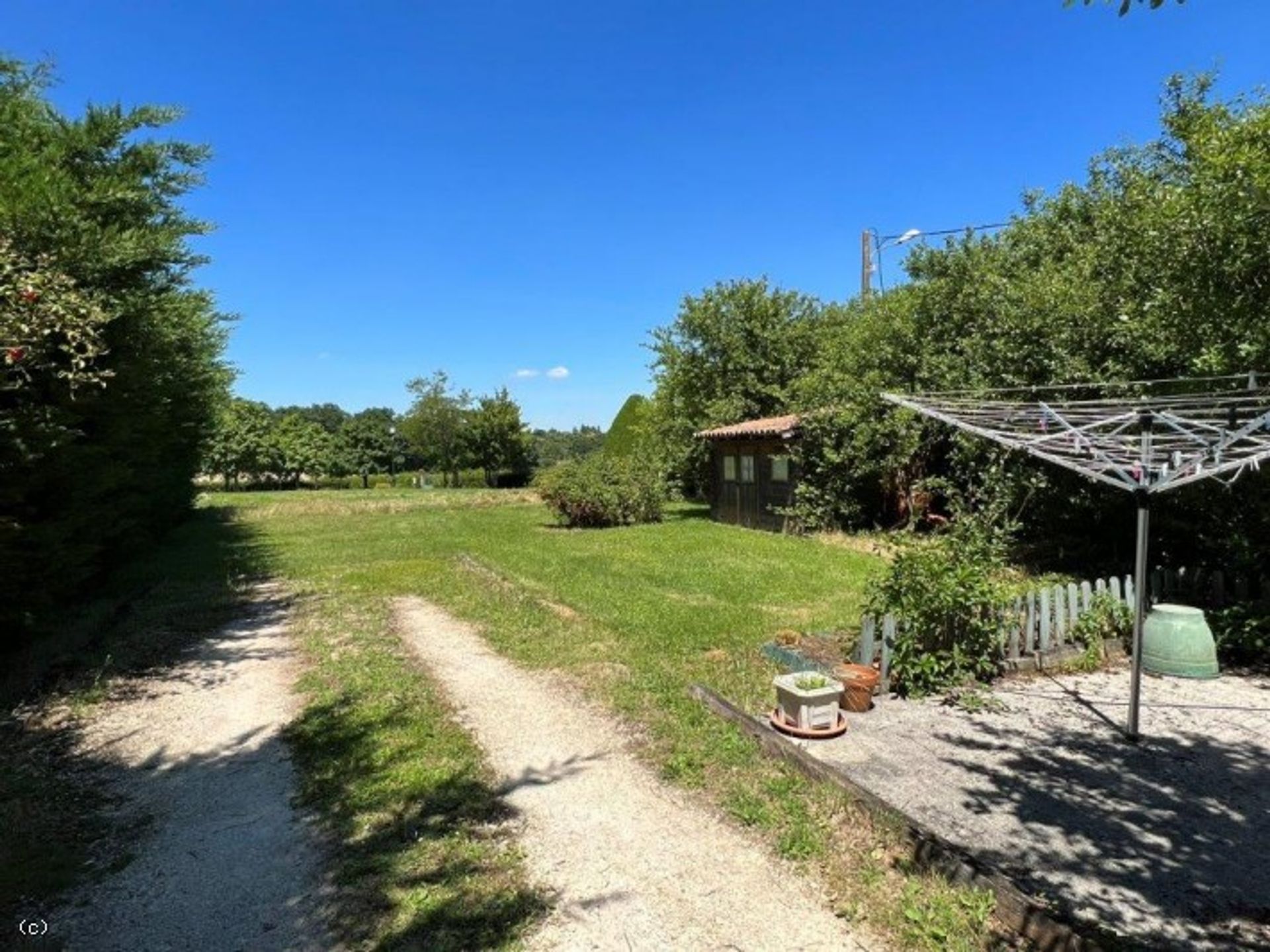 casa en Nanteuil-en-Vallée, Nouvelle-Aquitaine 10831265