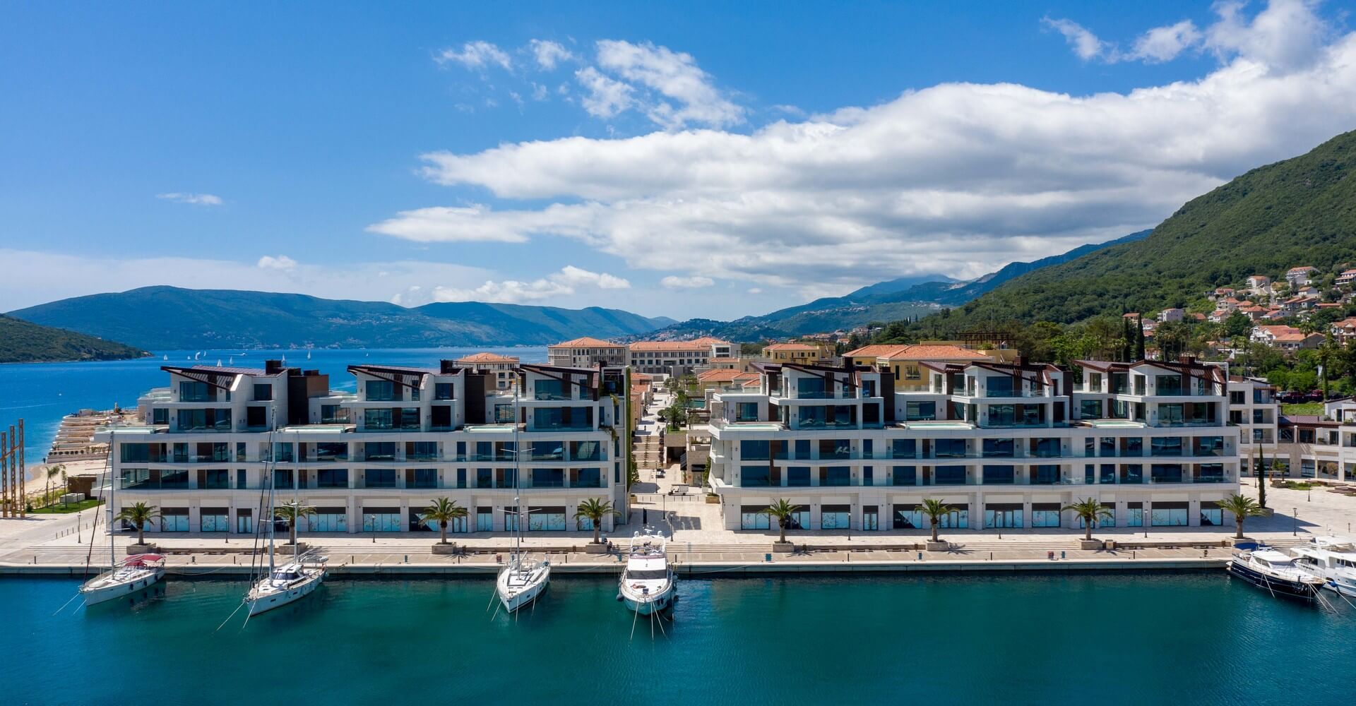 Condominium in Zelenika, Herceg Novi 10831336