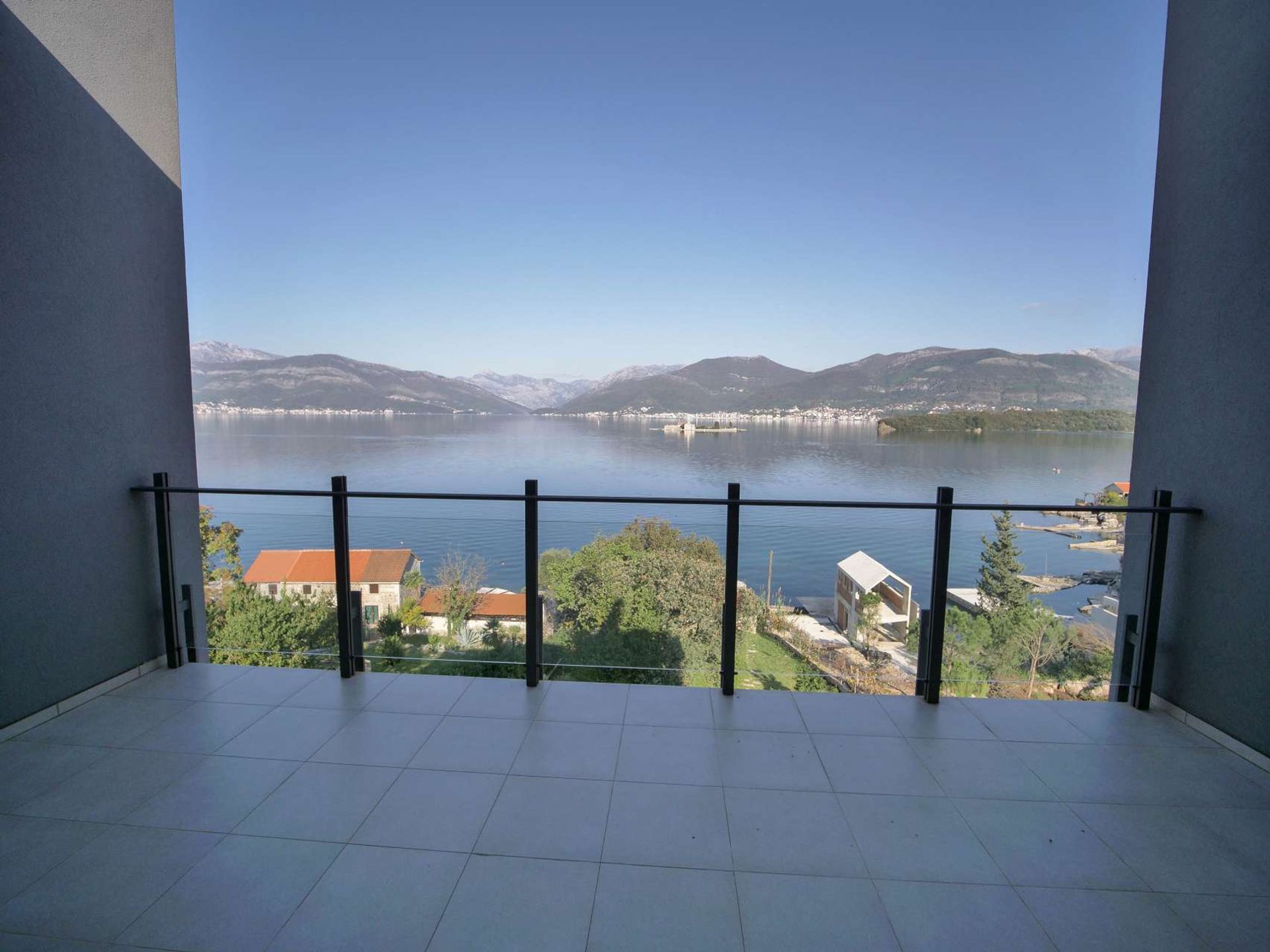 房子 在 Đuraševići, Opština Tivat 10831388