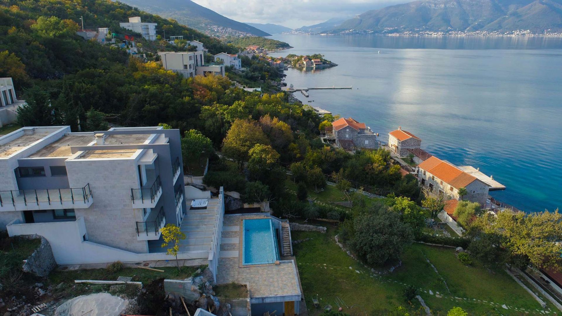 房子 在 Đuraševići, Opština Tivat 10831388