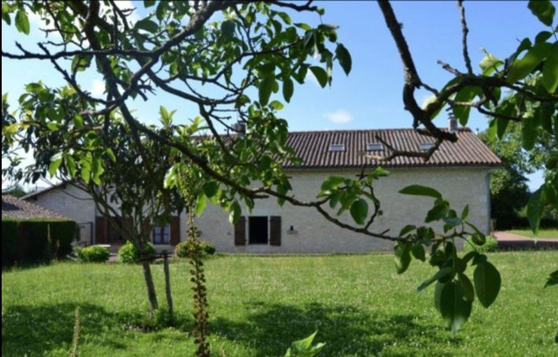 Hus i Champagne-Mouton, Nouvelle-Aquitaine 10831483