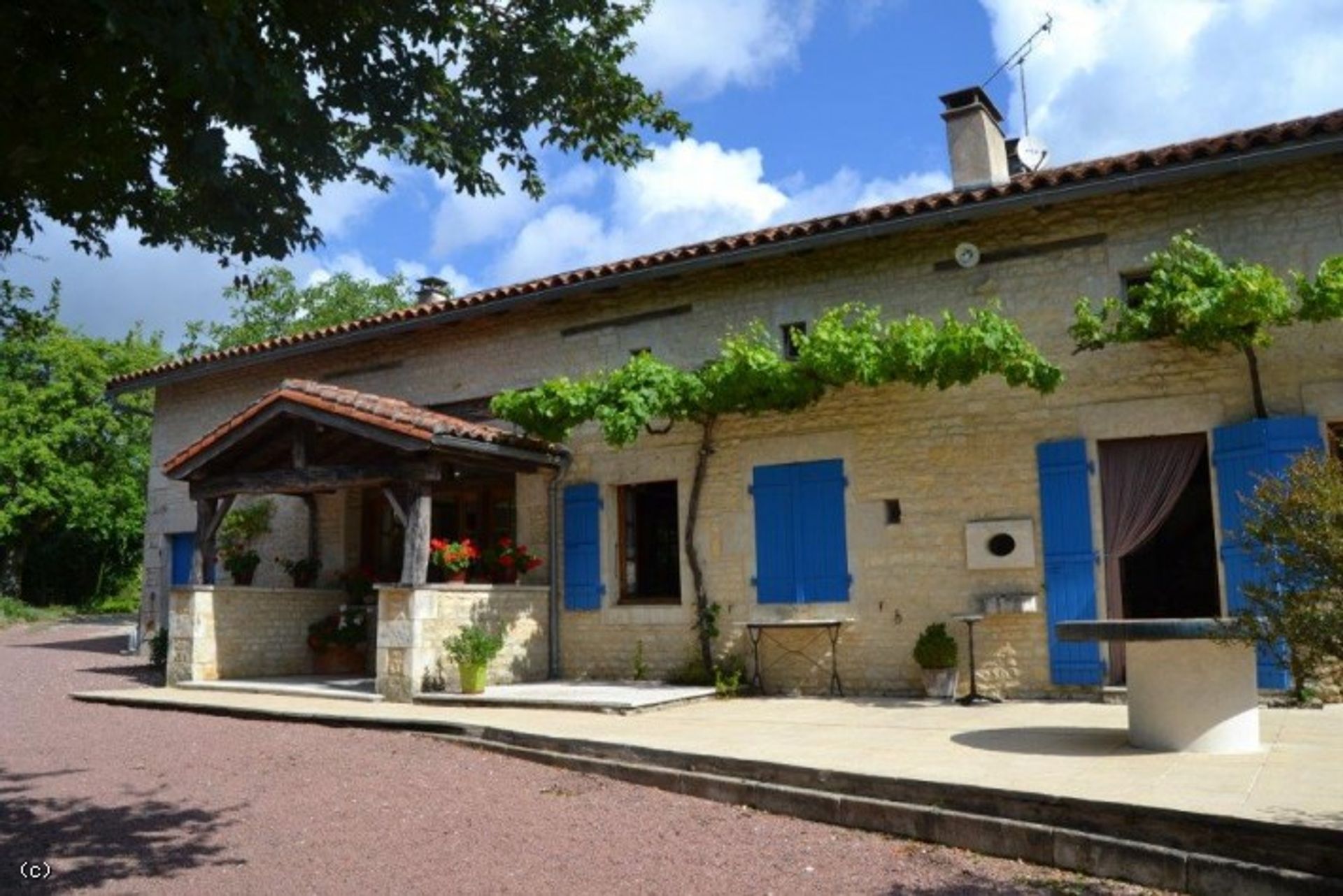 Casa nel Champagne-Mouton, Nouvelle-Aquitaine 10831483