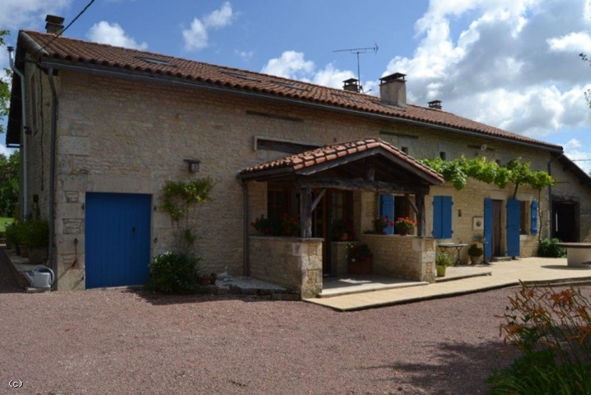 Hus i Champagne-Mouton, Nouvelle-Aquitaine 10831483