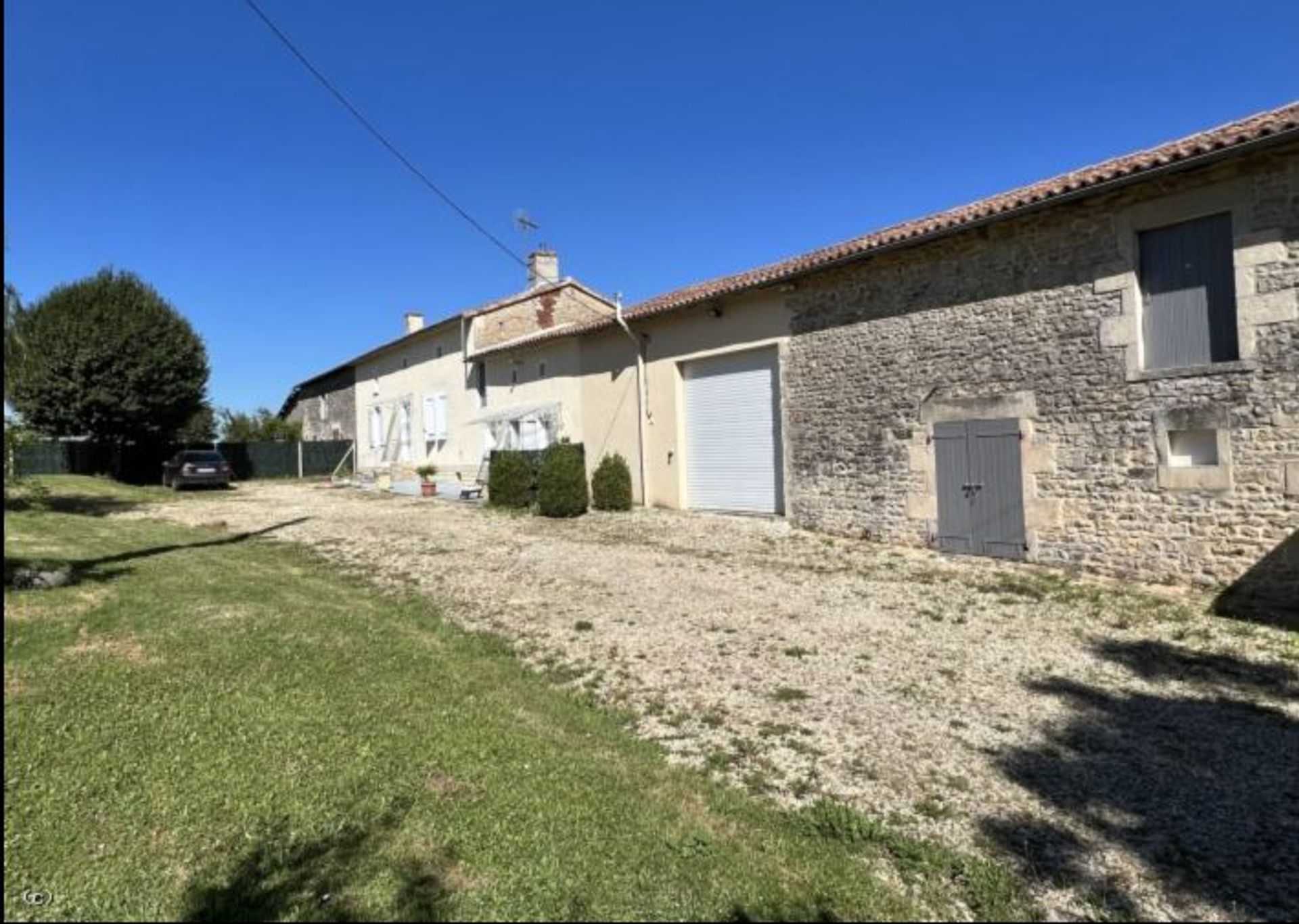 Rumah di Nanteuil-en-Vallée, Nouvelle-Aquitaine 10831510