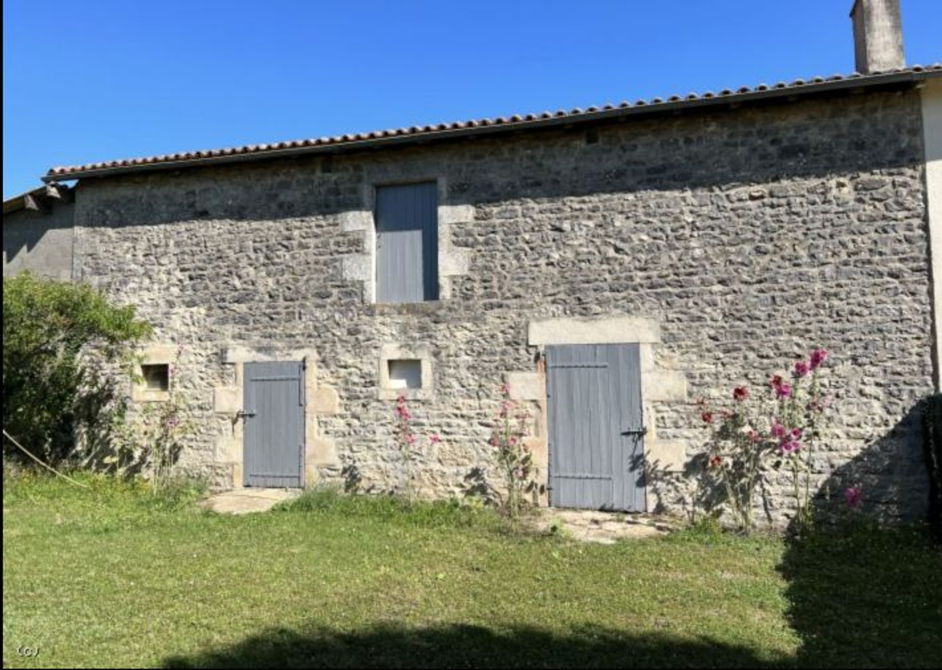 Rumah di Nanteuil-en-Vallée, Nouvelle-Aquitaine 10831510