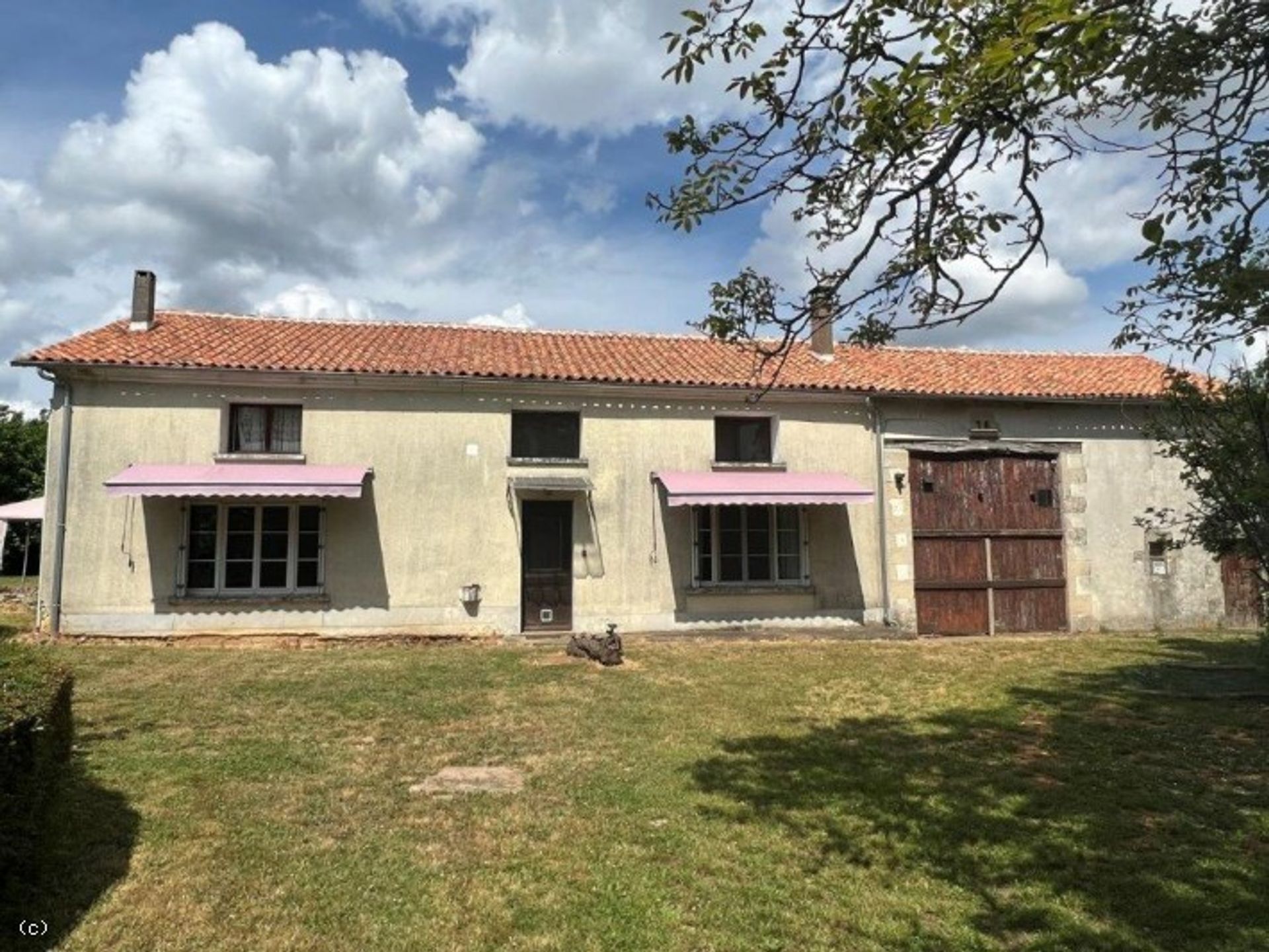 Hus i Villefagnan, Nouvelle-Aquitaine 10831857