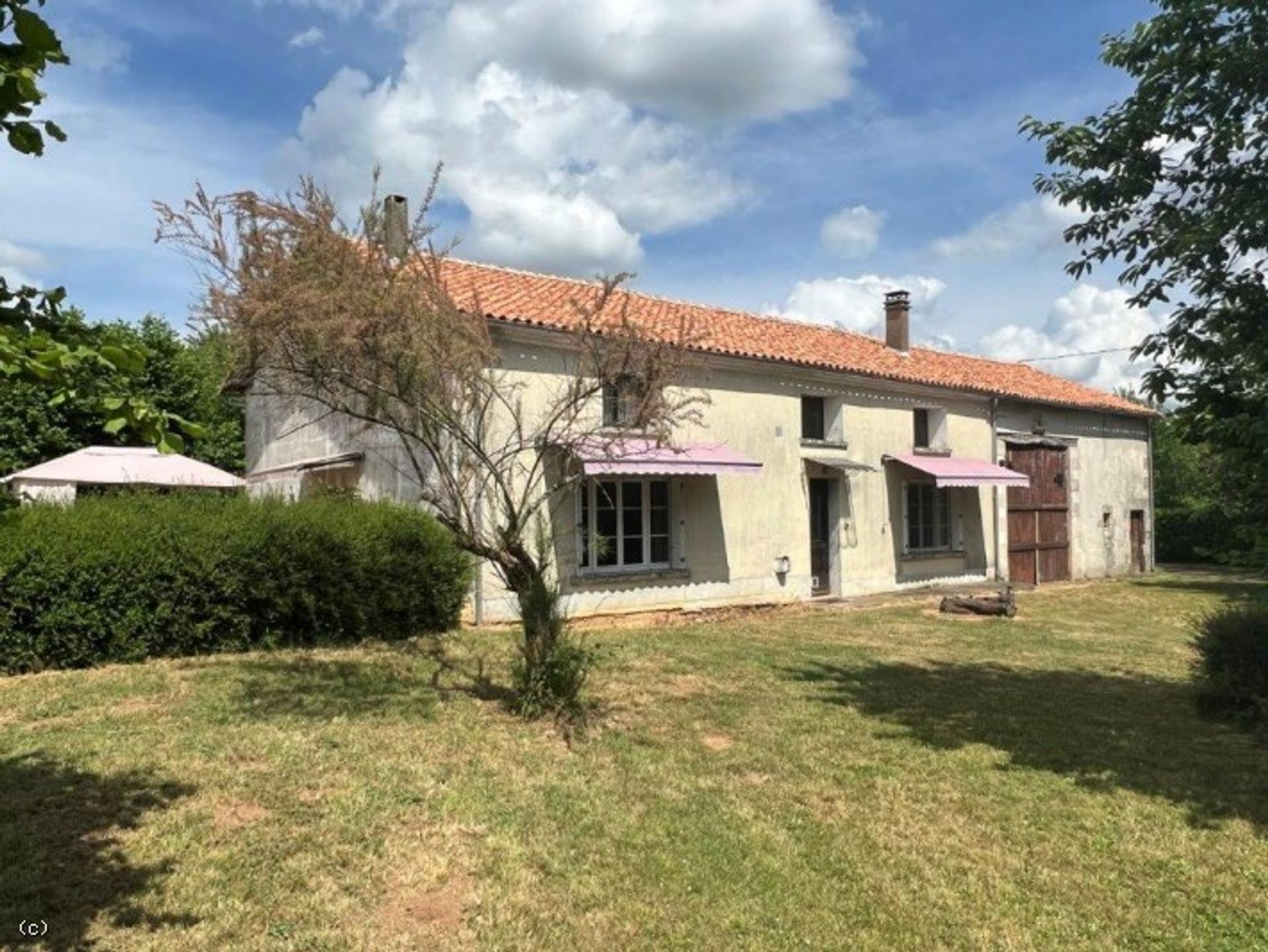 Hus i Villefagnan, Nouvelle-Aquitaine 10831857