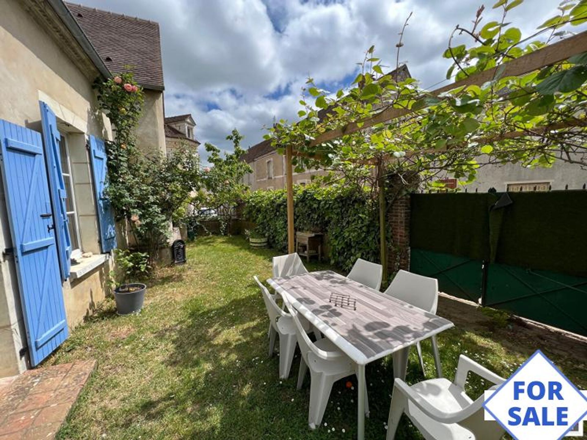 Condominium dans La Chapelle-Montligeon, Normandy 10831892