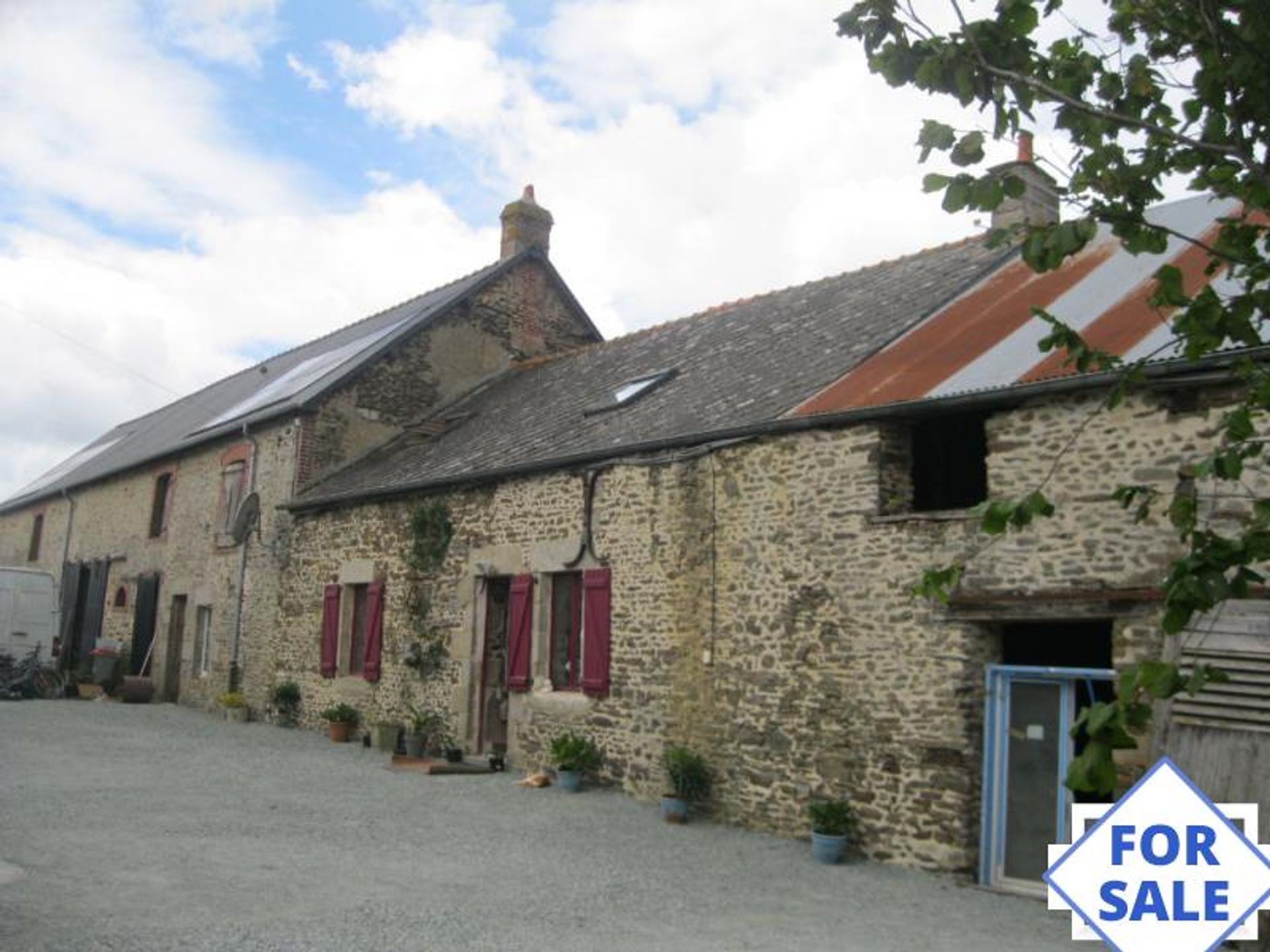 Casa nel Saint-Cyr-en-Pail, Pays de la Loire 10831964