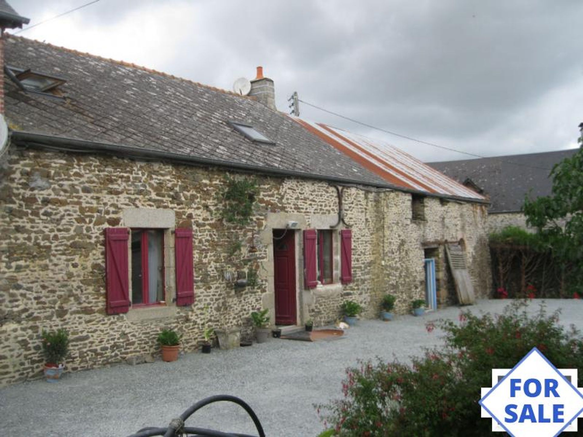 Casa nel Saint-Cyr-en-Pail, Pays de la Loire 10831964