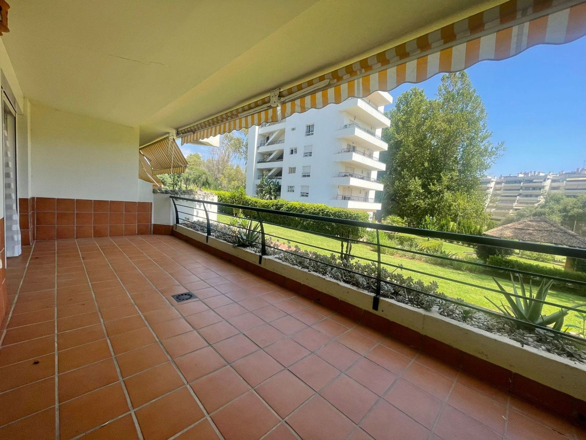 Condominio nel San Pedro de Alcantara, Andalusia 10832956