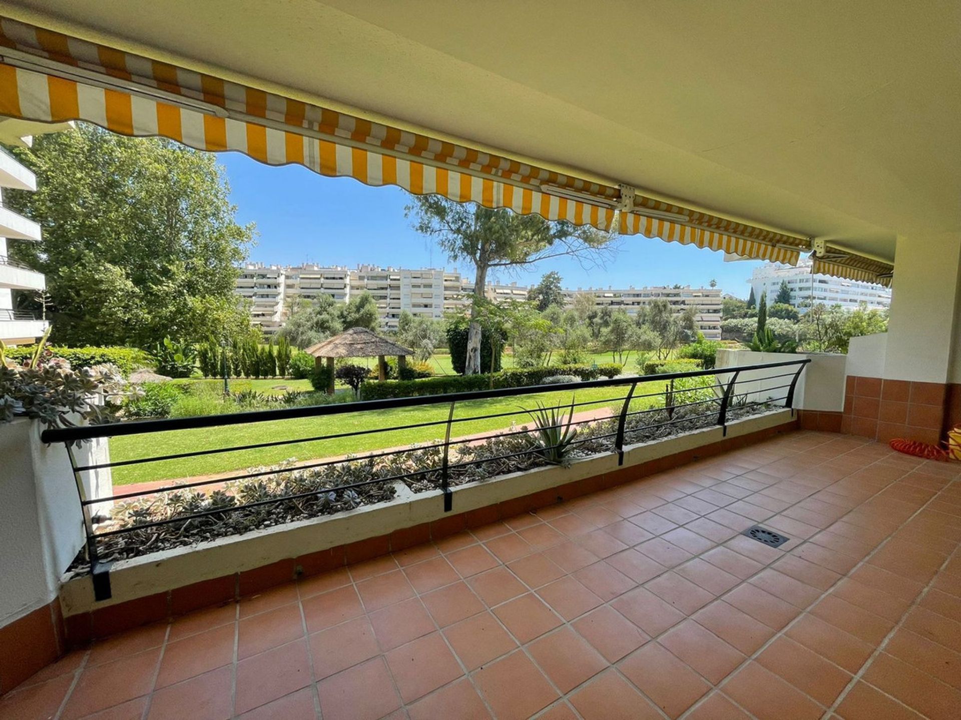 Condominio nel San Pedro de Alcantara, Andalusia 10832956