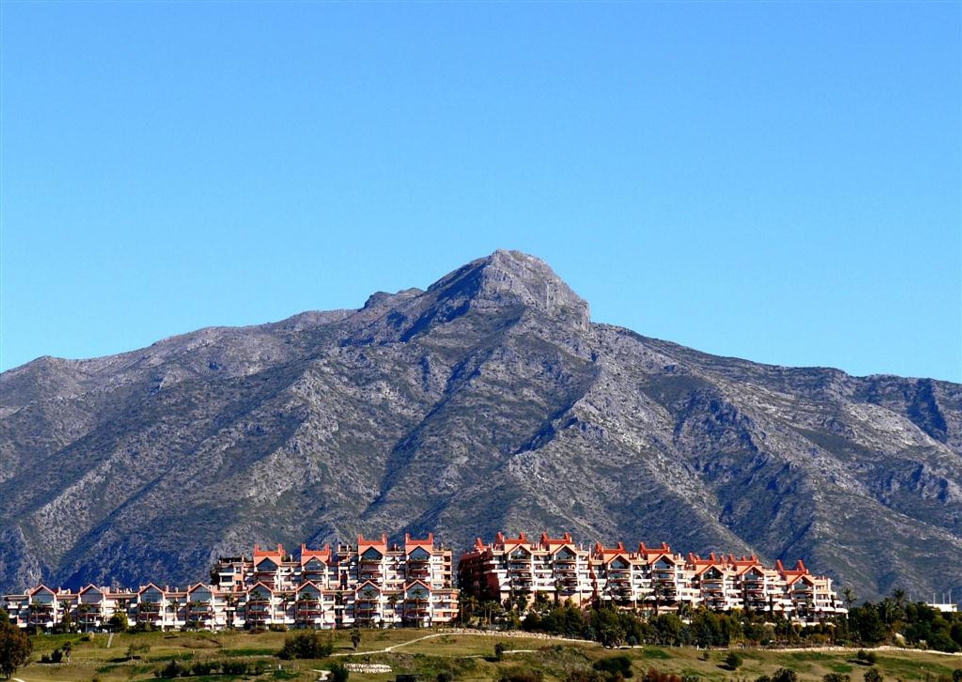 Condominium in Marbella, Andalucía 10833483