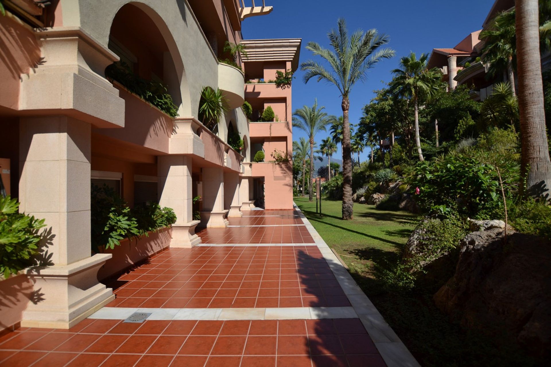 Condominium in Marbella, Andalucía 10833483